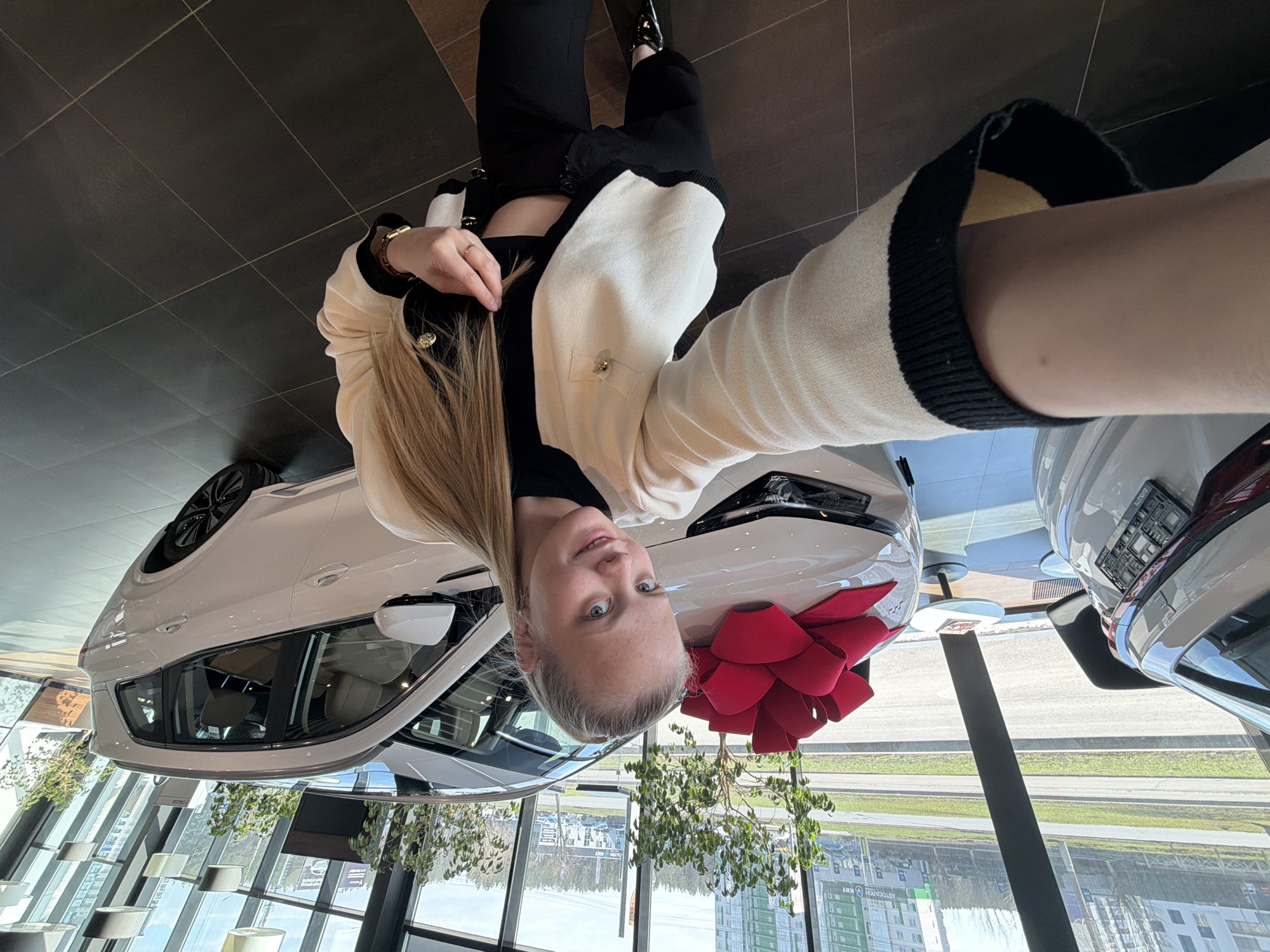 Woman documents car dealership visit in Izhevsk with selfies