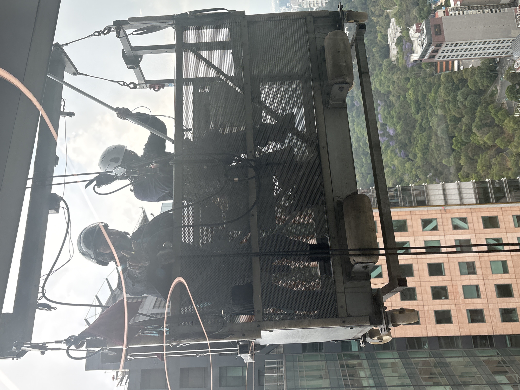 Helicopter lands on Mexico City high-rise building helipad