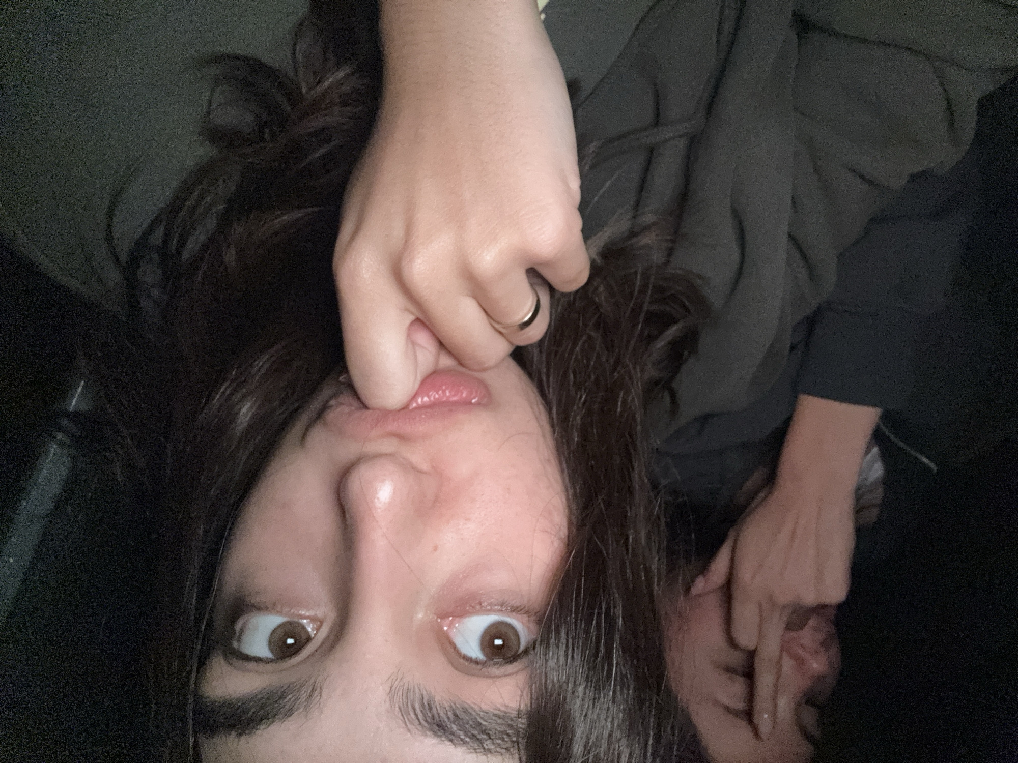 Person takes selfies, watches TV in Puerto Marqués room