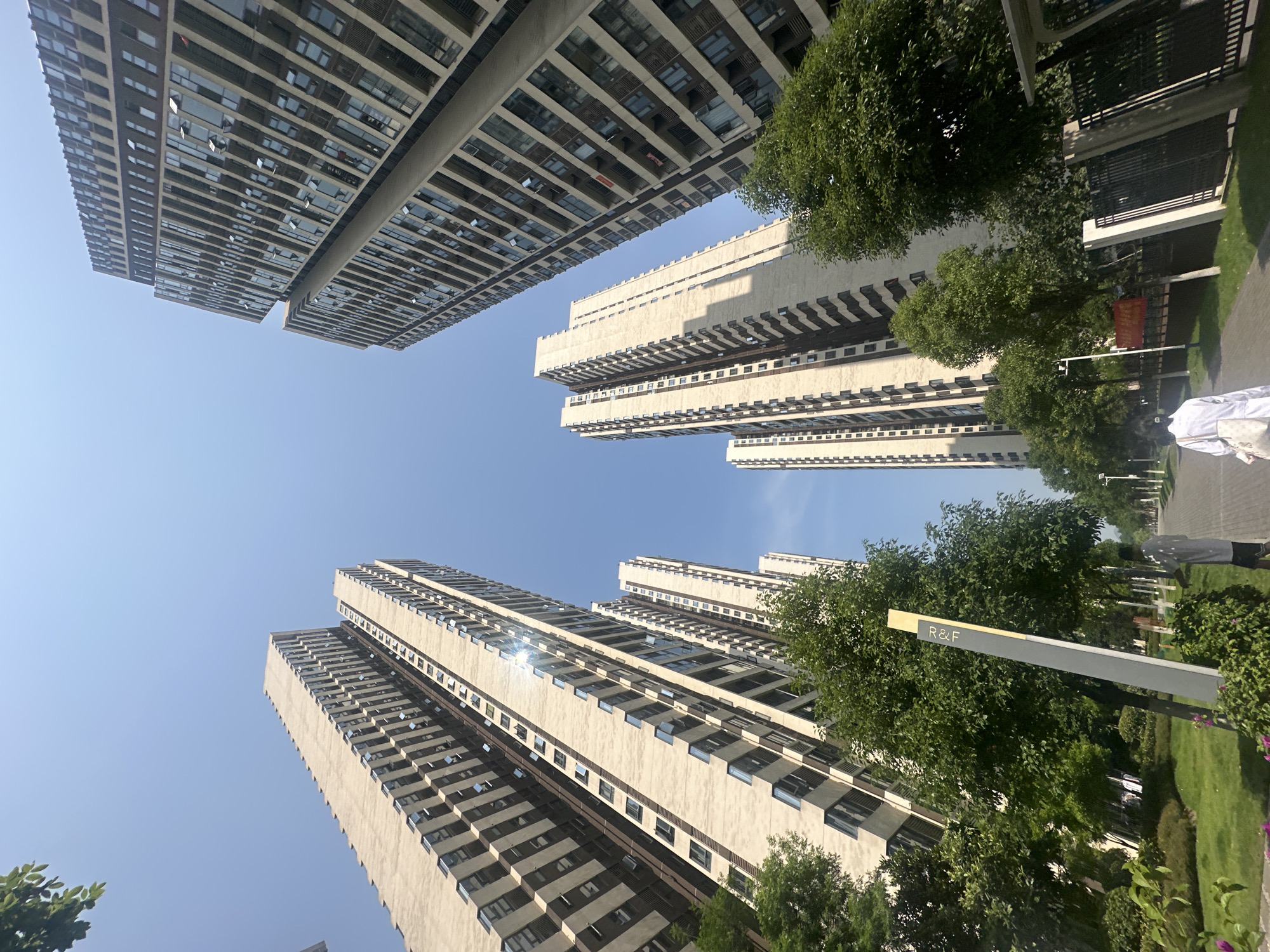 Morning scenes documented in Chongqing High-tech Zone urban district