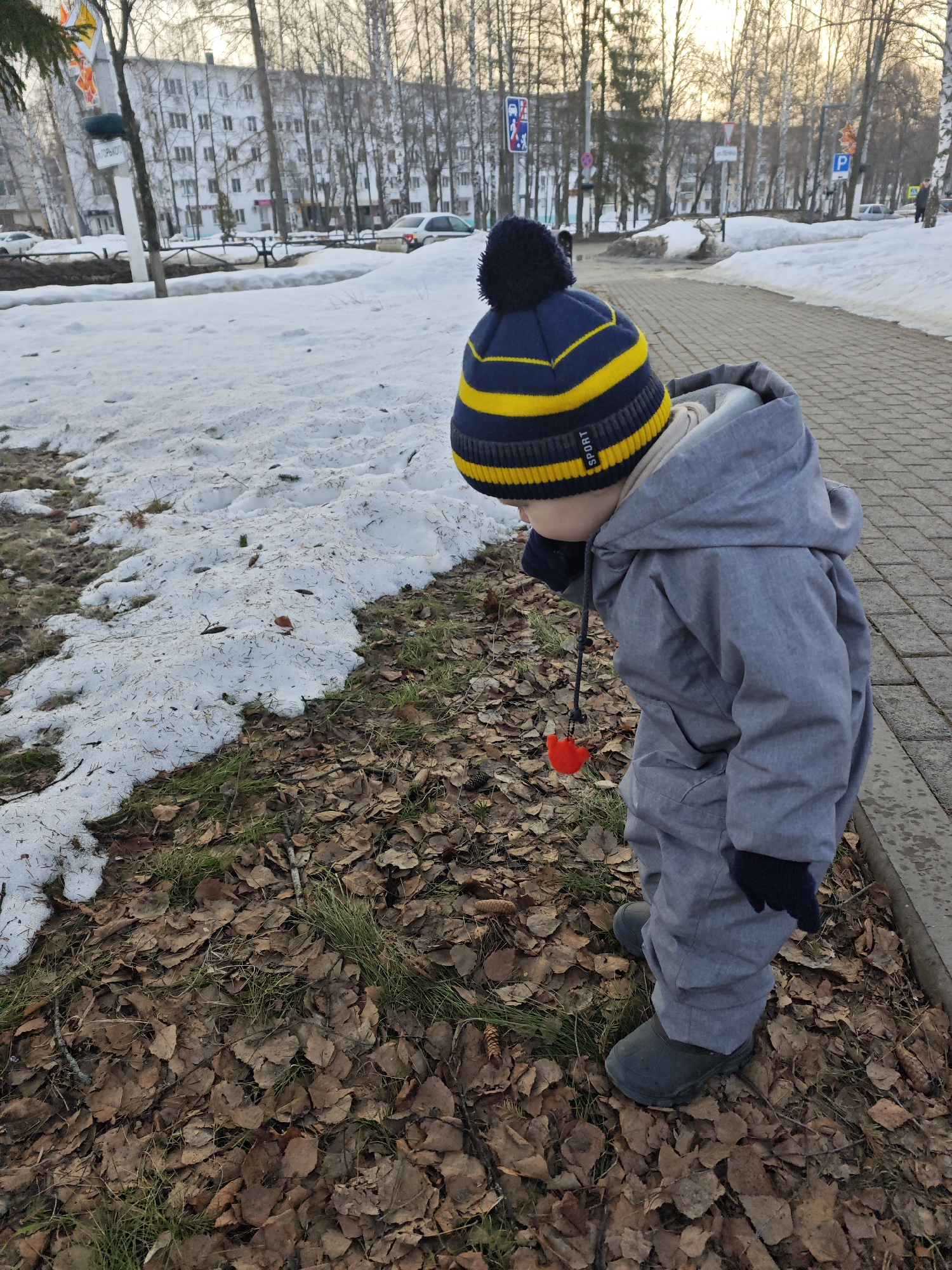 Winter morning scenes from Chaikovsky: child, cat, snowy streets