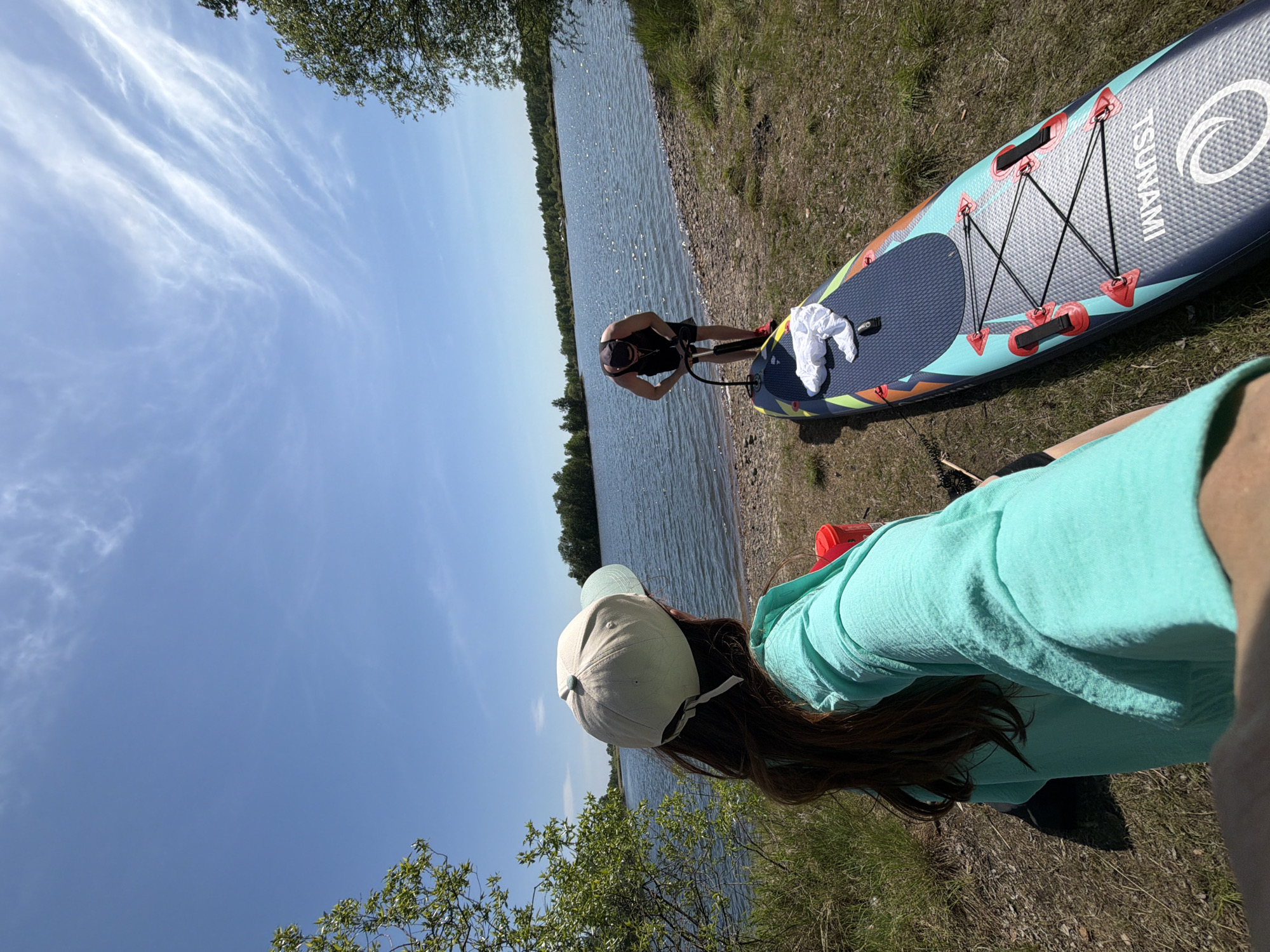 Lakeside picnic and water activities captured in Birobidzhan