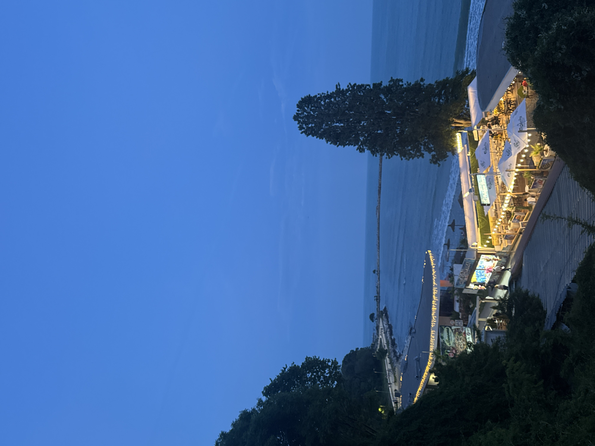 Witness documents Varna coastline during 13-minute dusk sequence