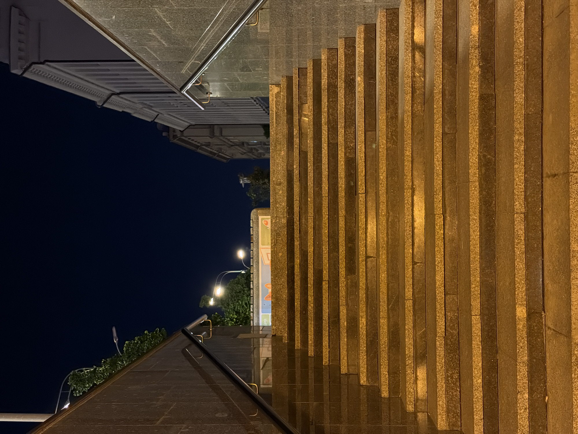 Solo witness documents 11-minute nighttime Moscow walk, May 2026