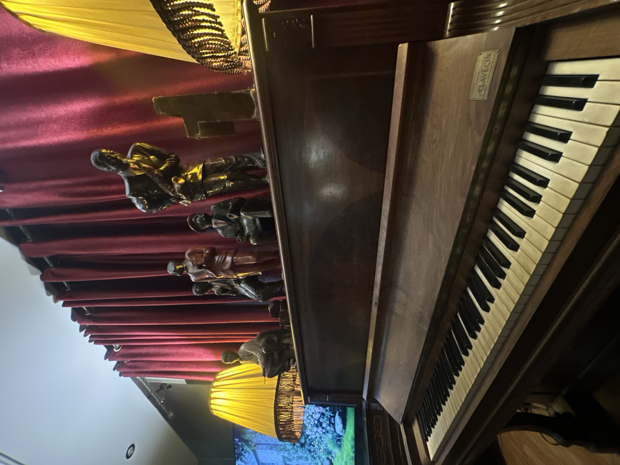 Interior spaces with piano and artwork documented in Meknes