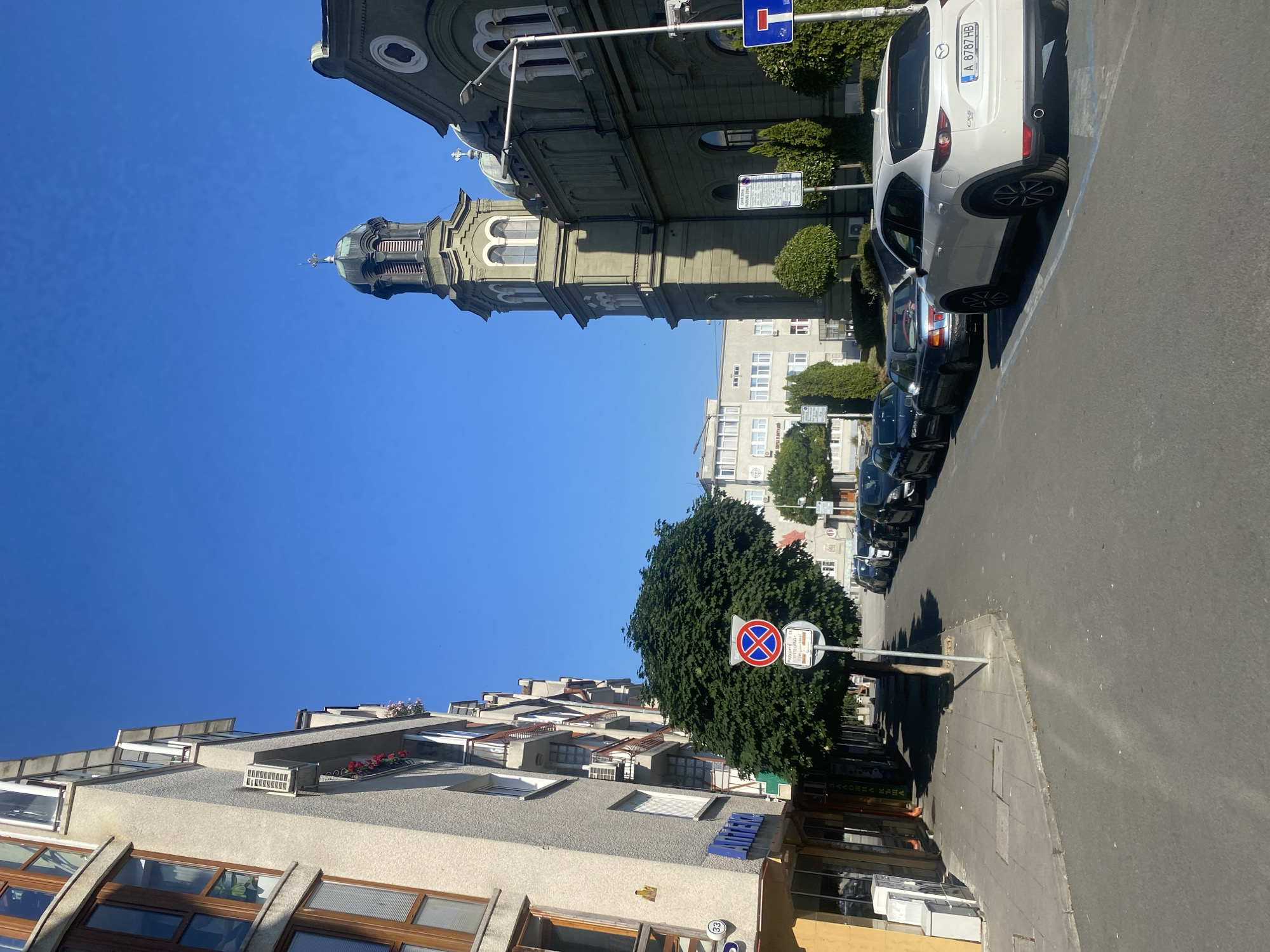 Sunny morning stroll through Burgas city center