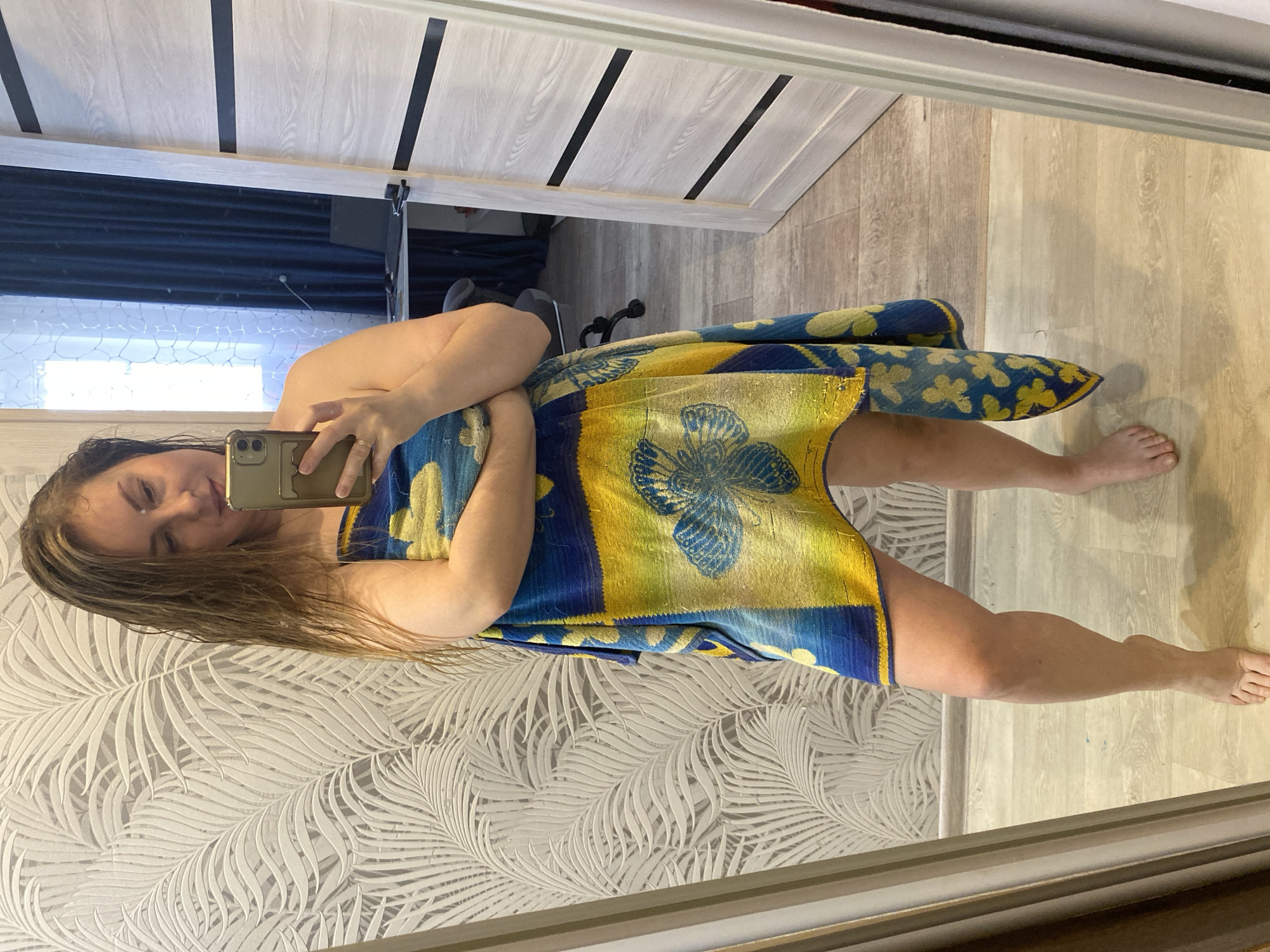 Woman documents morning routine through selfies in Noviy, Russia