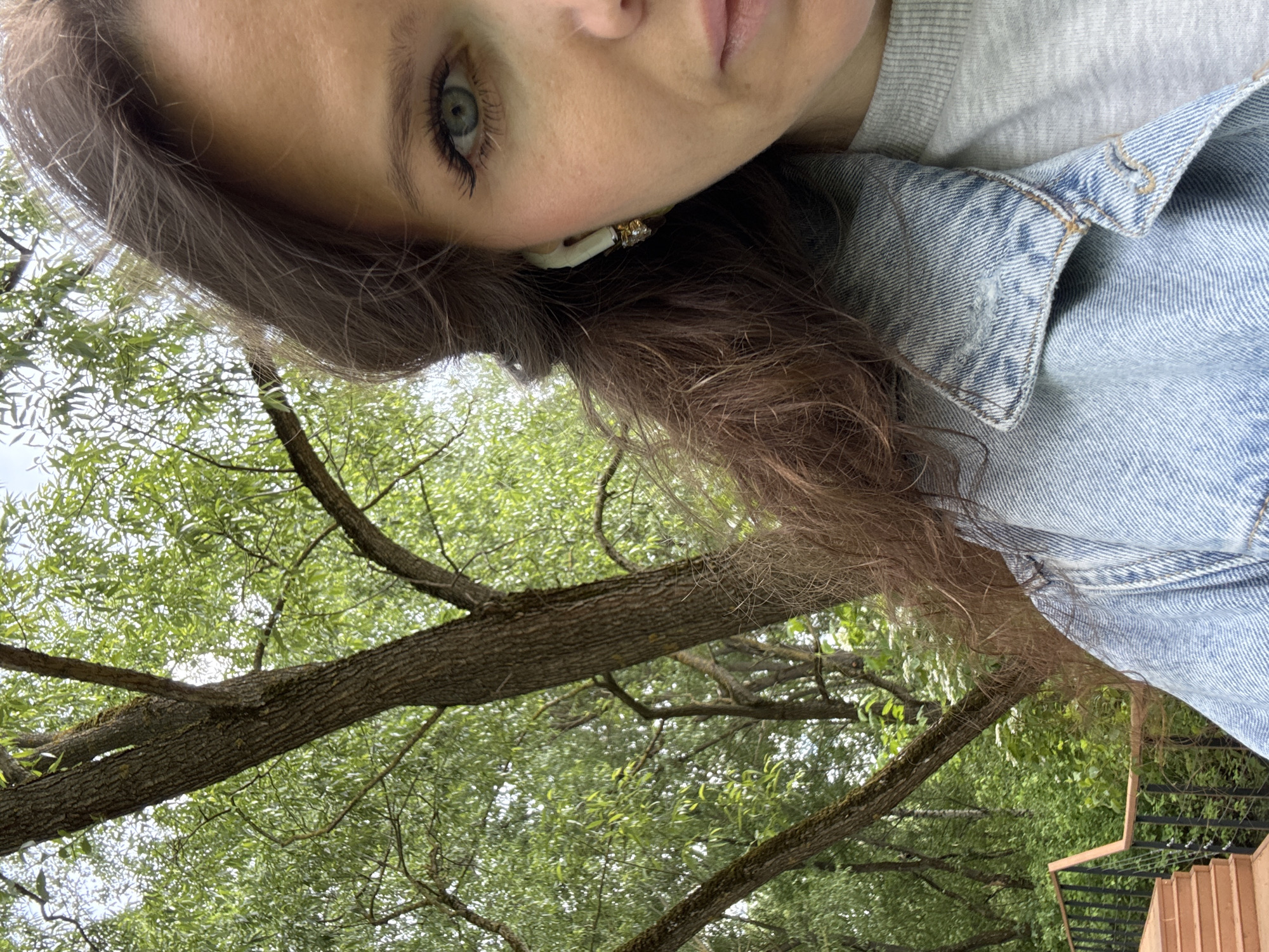 Woman documents peaceful park visit in Moscow with selfies and nature