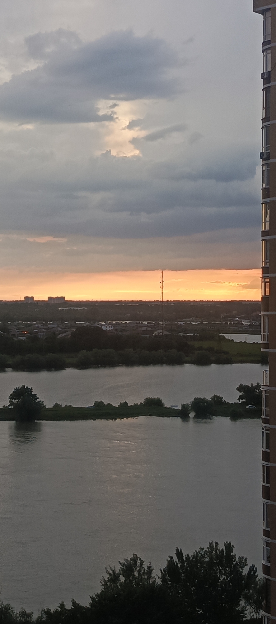 Sunset scenes and fresh food captured across Krasnodar riverfront