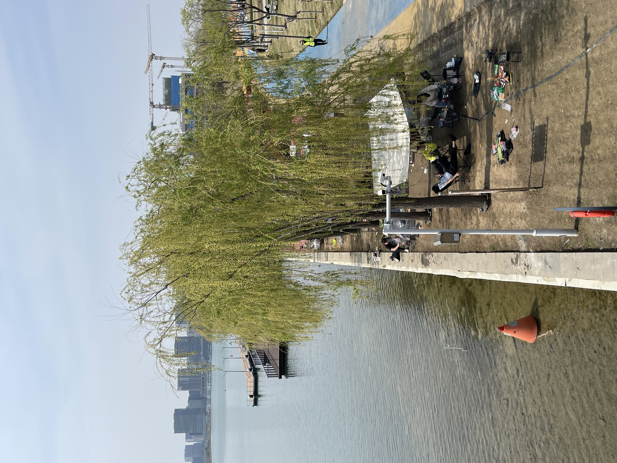 Couple takes morning selfie at Jinshui District waterfront