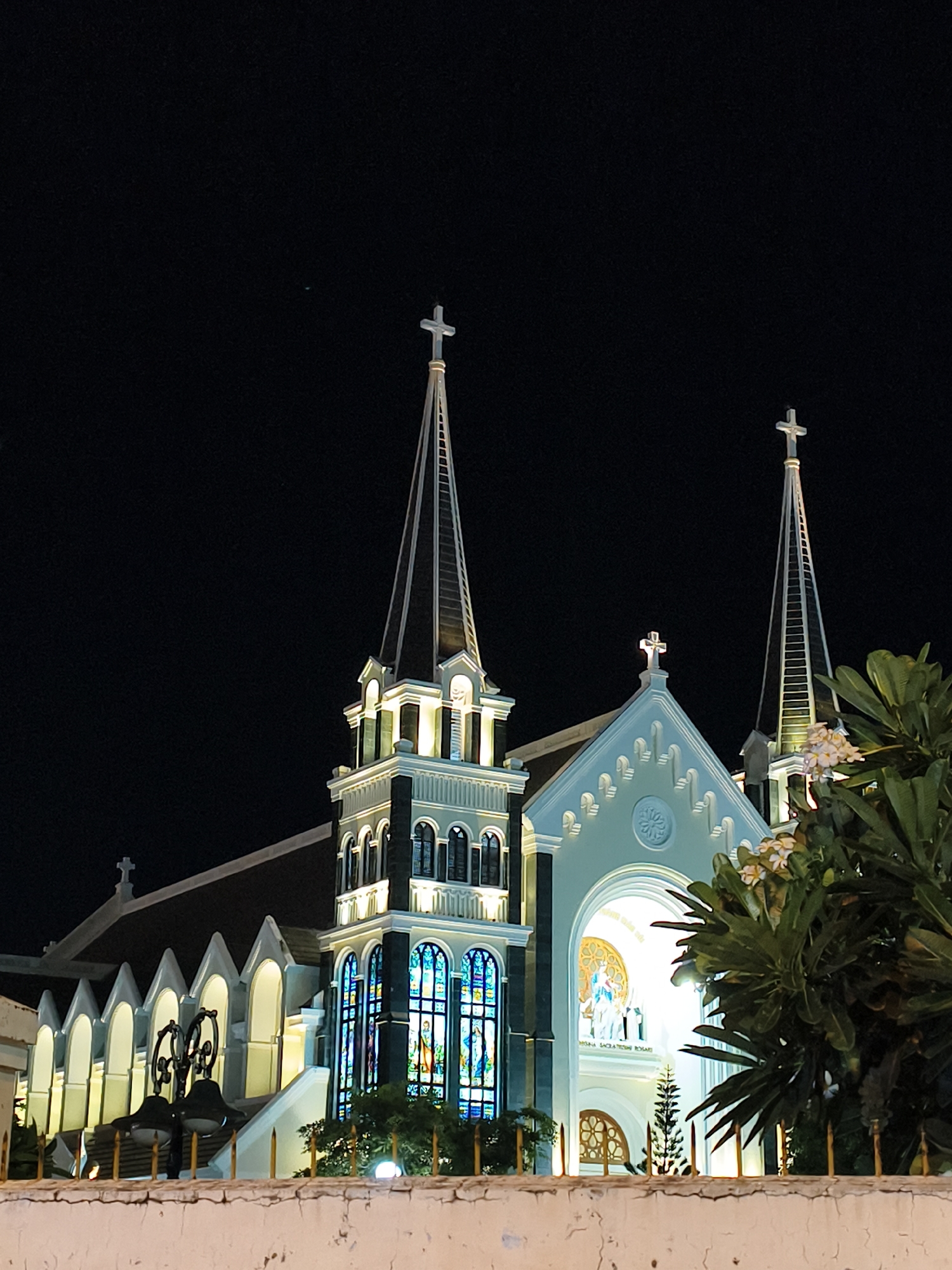 Evening scenes captured across Nha Trang Ward, Vietnam