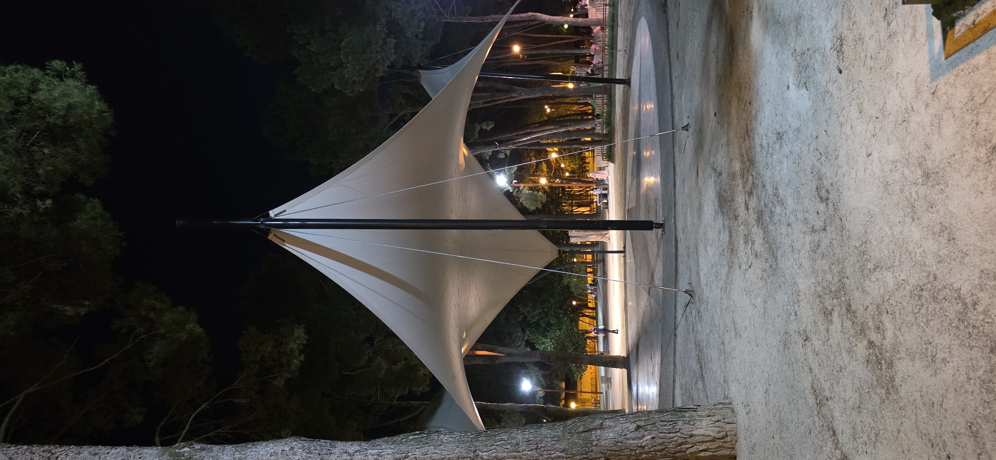Evening stroll through Parque Miguel Servet and nearby Huesca streets