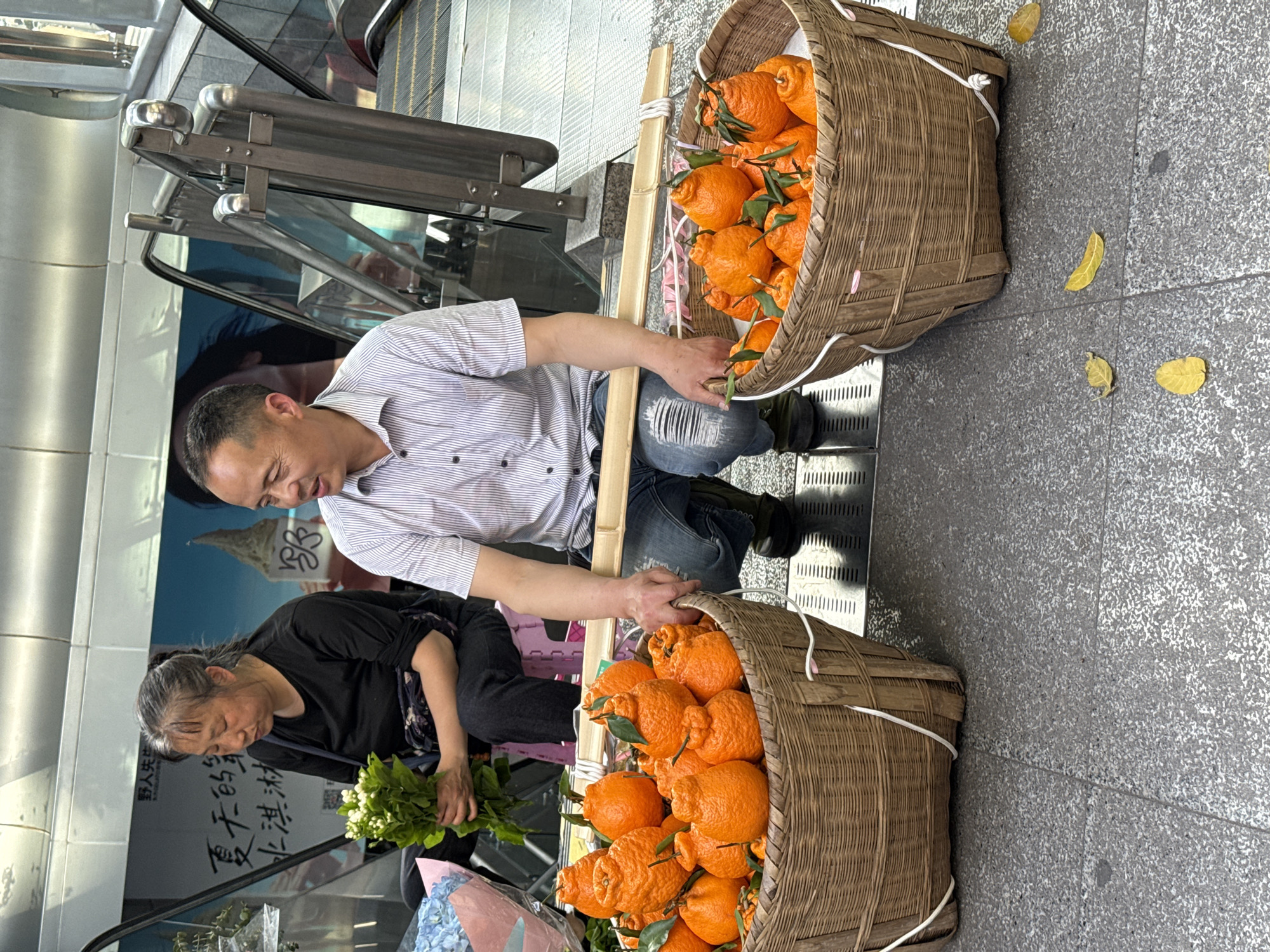 Morning street life captured in Yuzhong District