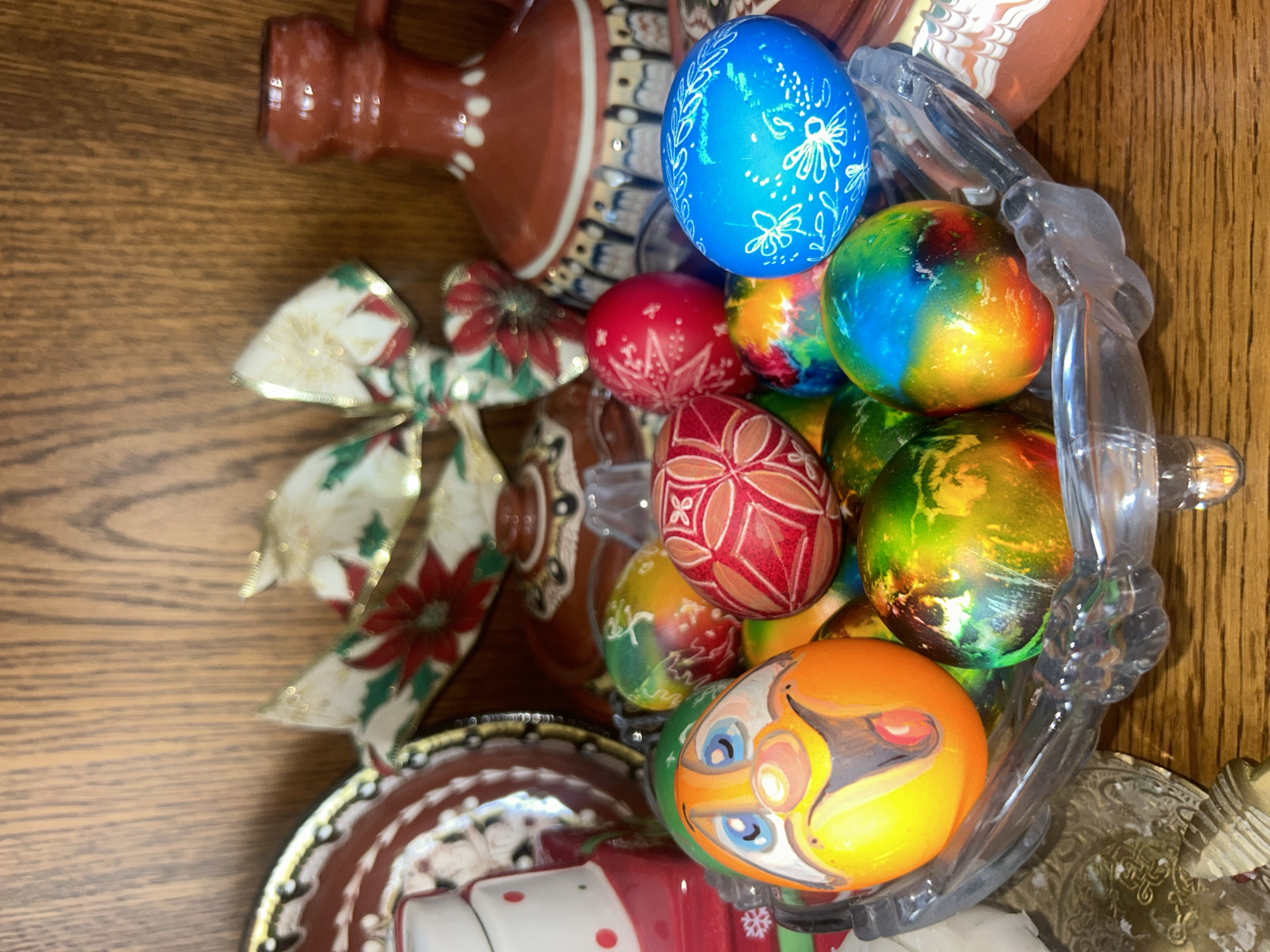 Artist creates decorated Easter eggs in Bulgarian village