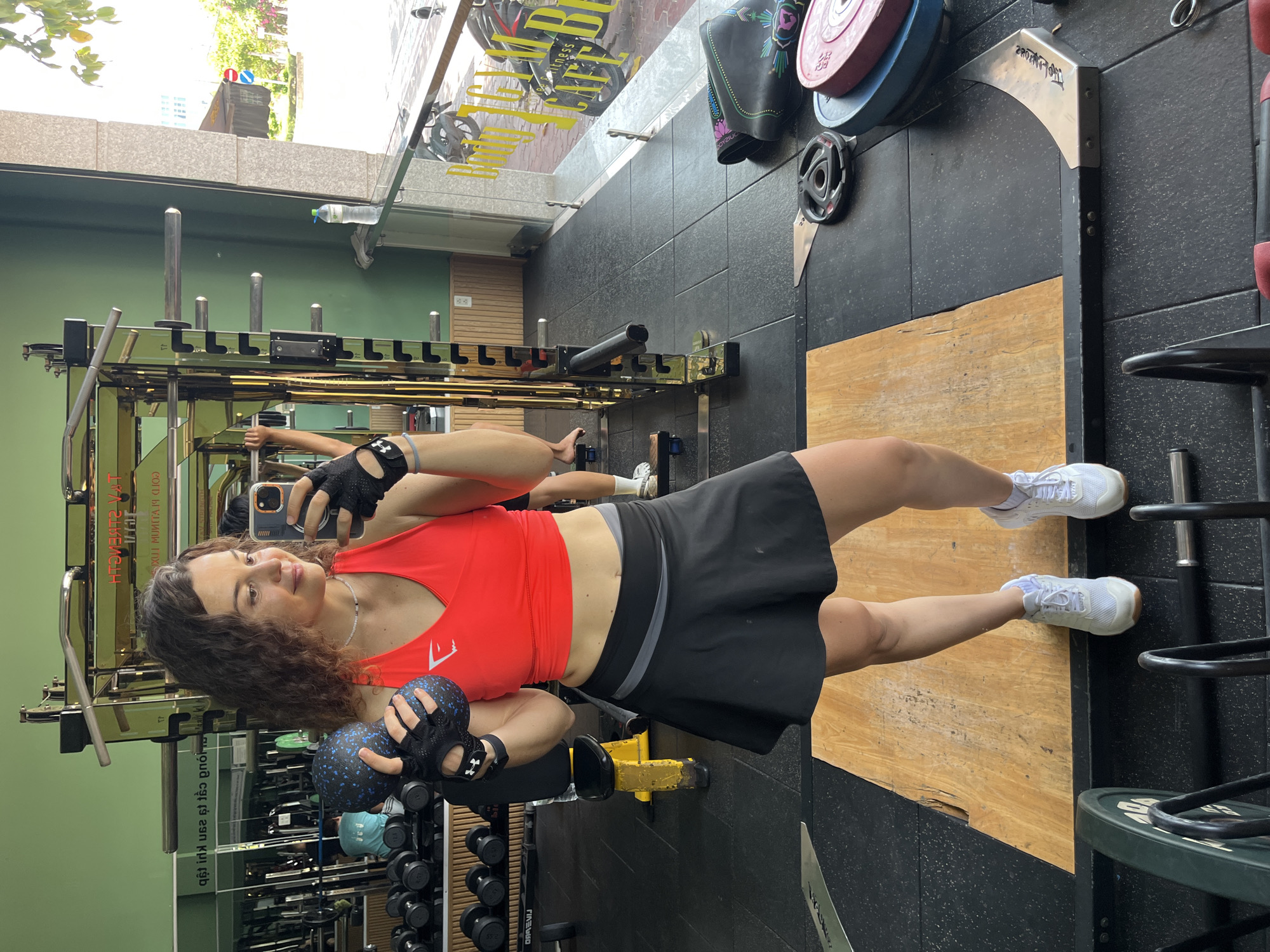Lifting session and mirror selfies at a Phan Thiết gym