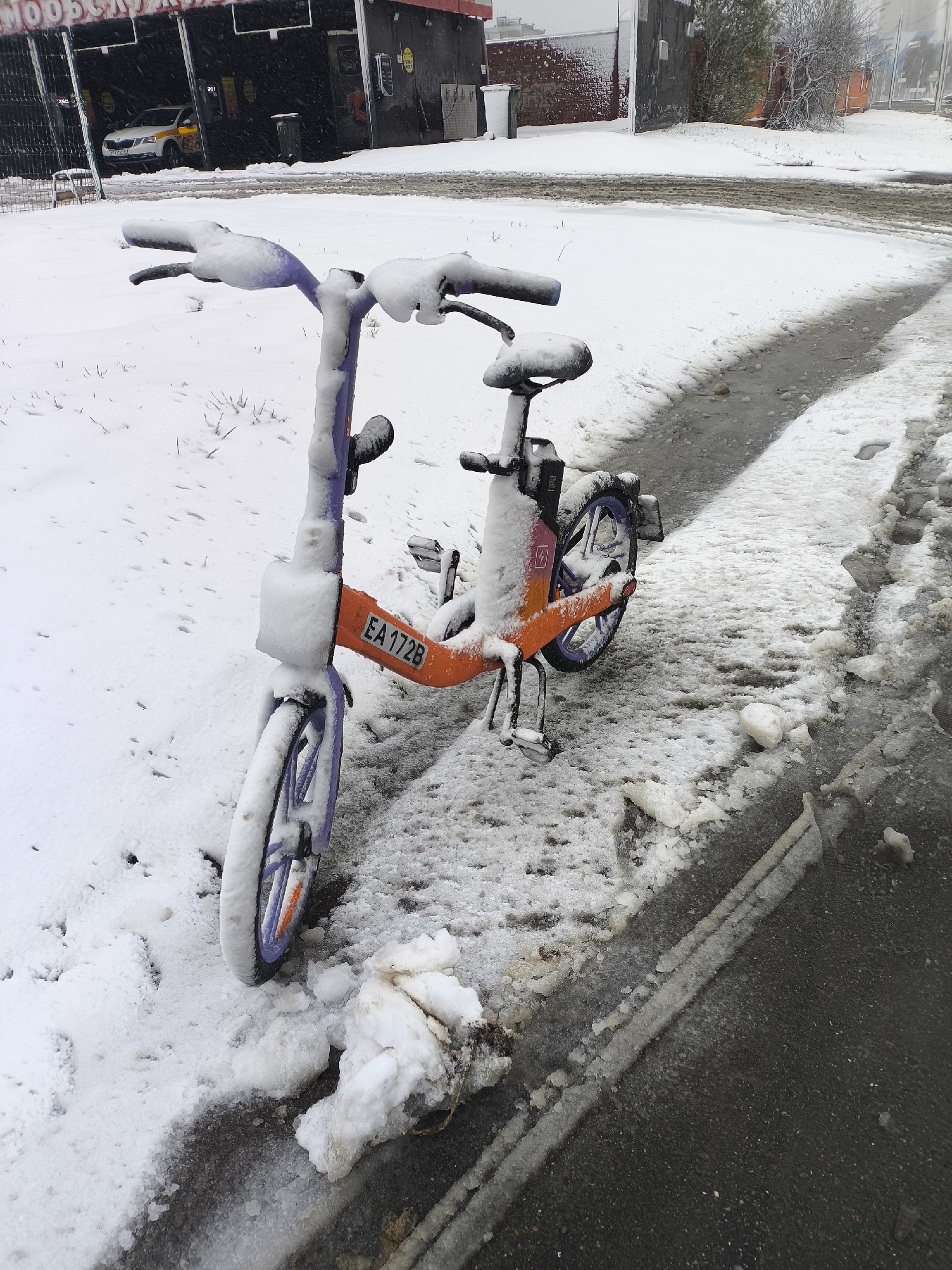 Late April snowfall blankets Moscow area bicycles, streets