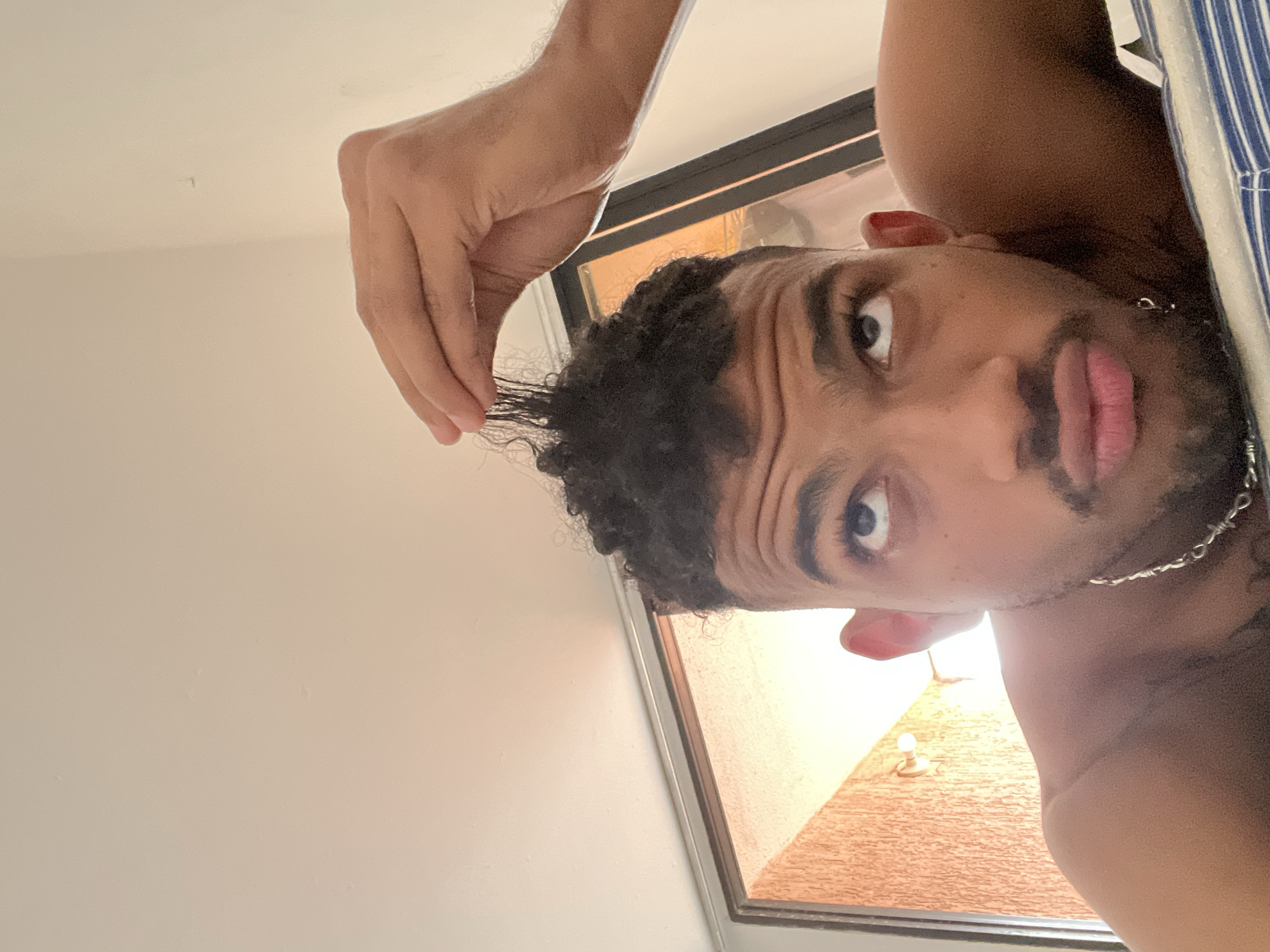 Evening selfie sessions and nighttime socializing documented in Porlamar