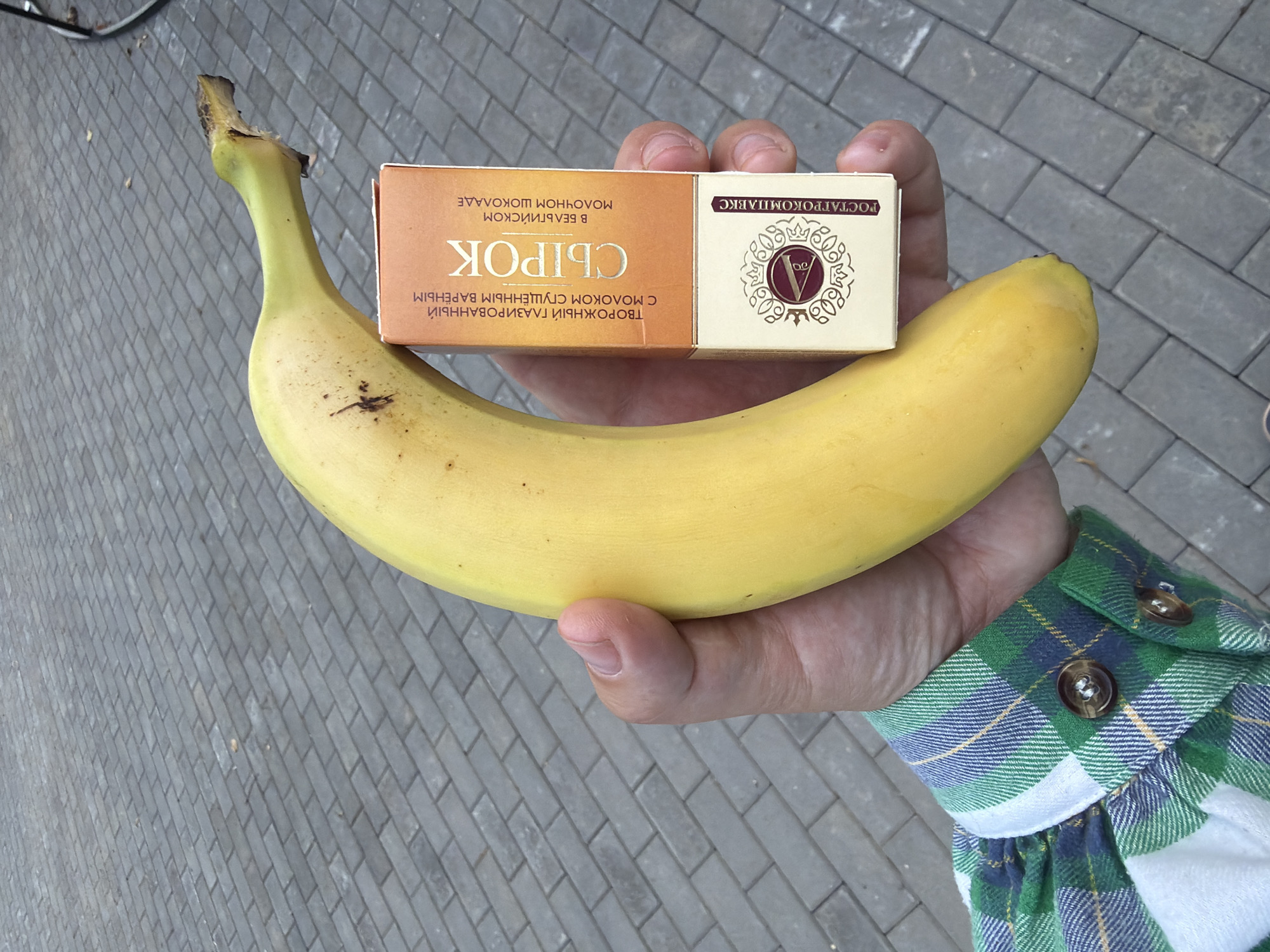 Snacks and street life in Chaikovsky on a summer afternoon