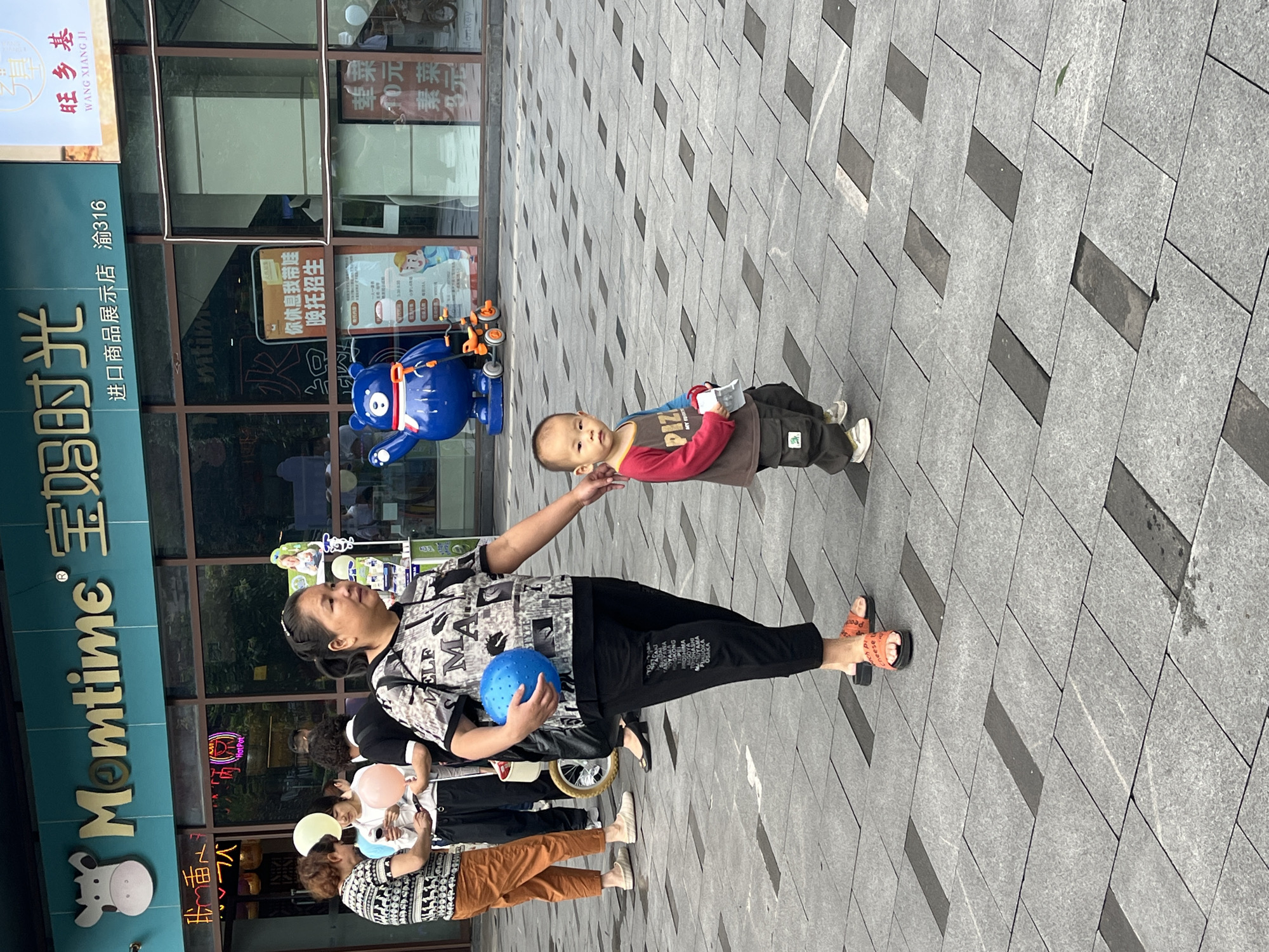 Families and kids fill a Yuzhong District commercial plaza