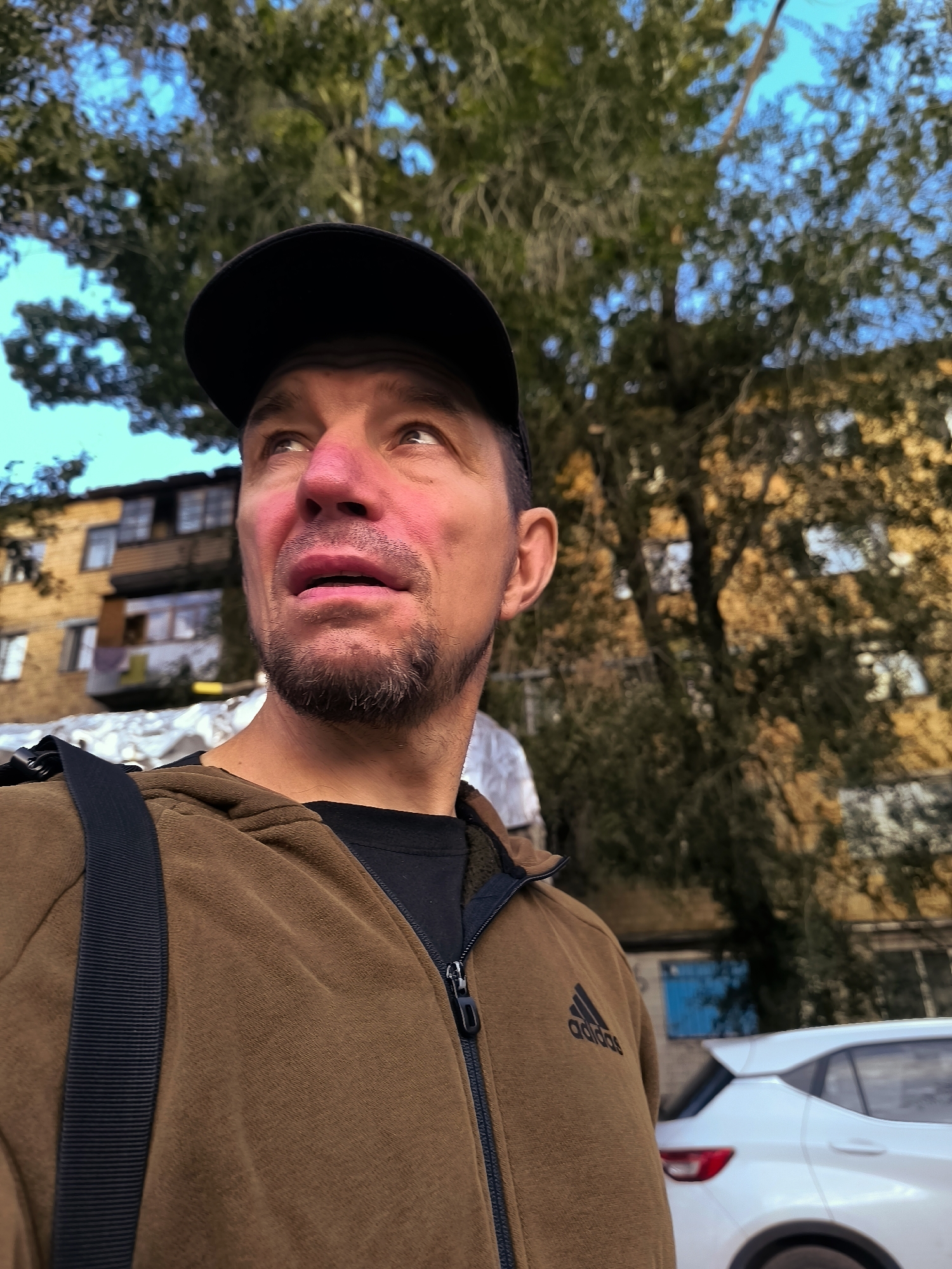 Sunset walk through Qarağandı's city center streets and parks