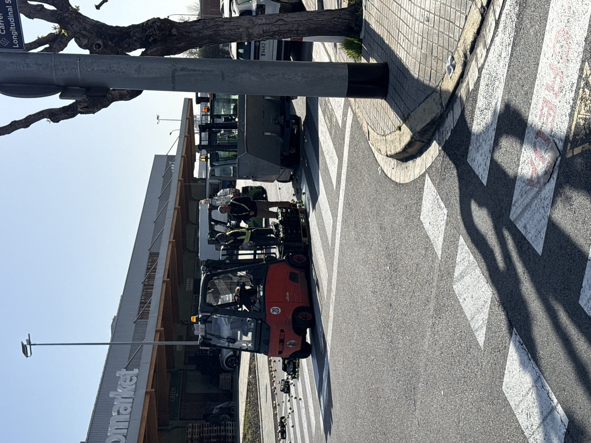 Forklift blocks Barcelona crosswalk during morning delivery operation