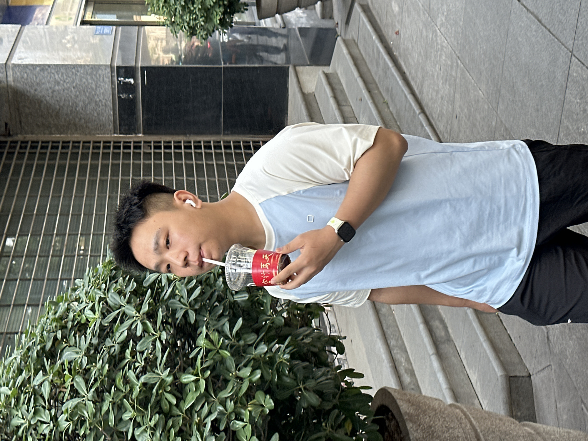 Morning sidewalk activity captured in Yuzhong District, China