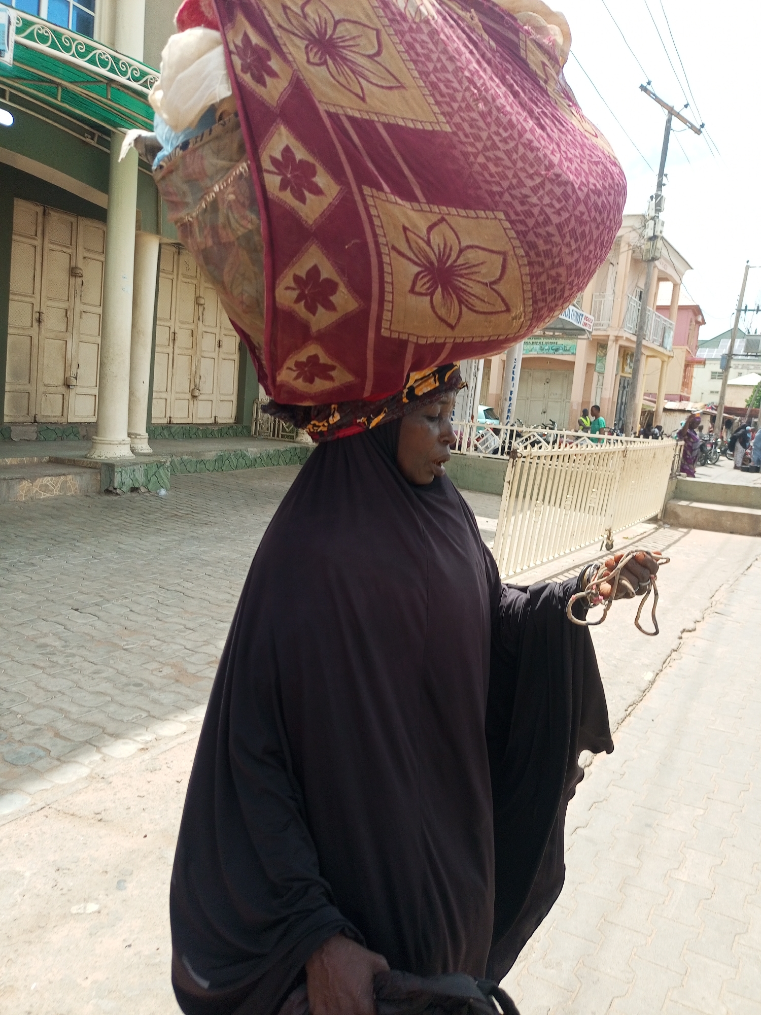 Street life and market activity in Arawa, Nigeria