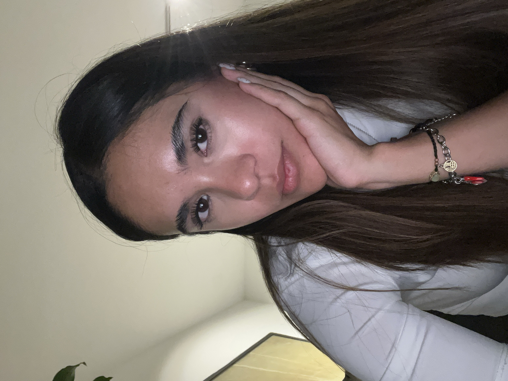 Woman takes late-night selfies using Photo Booth in Mexico