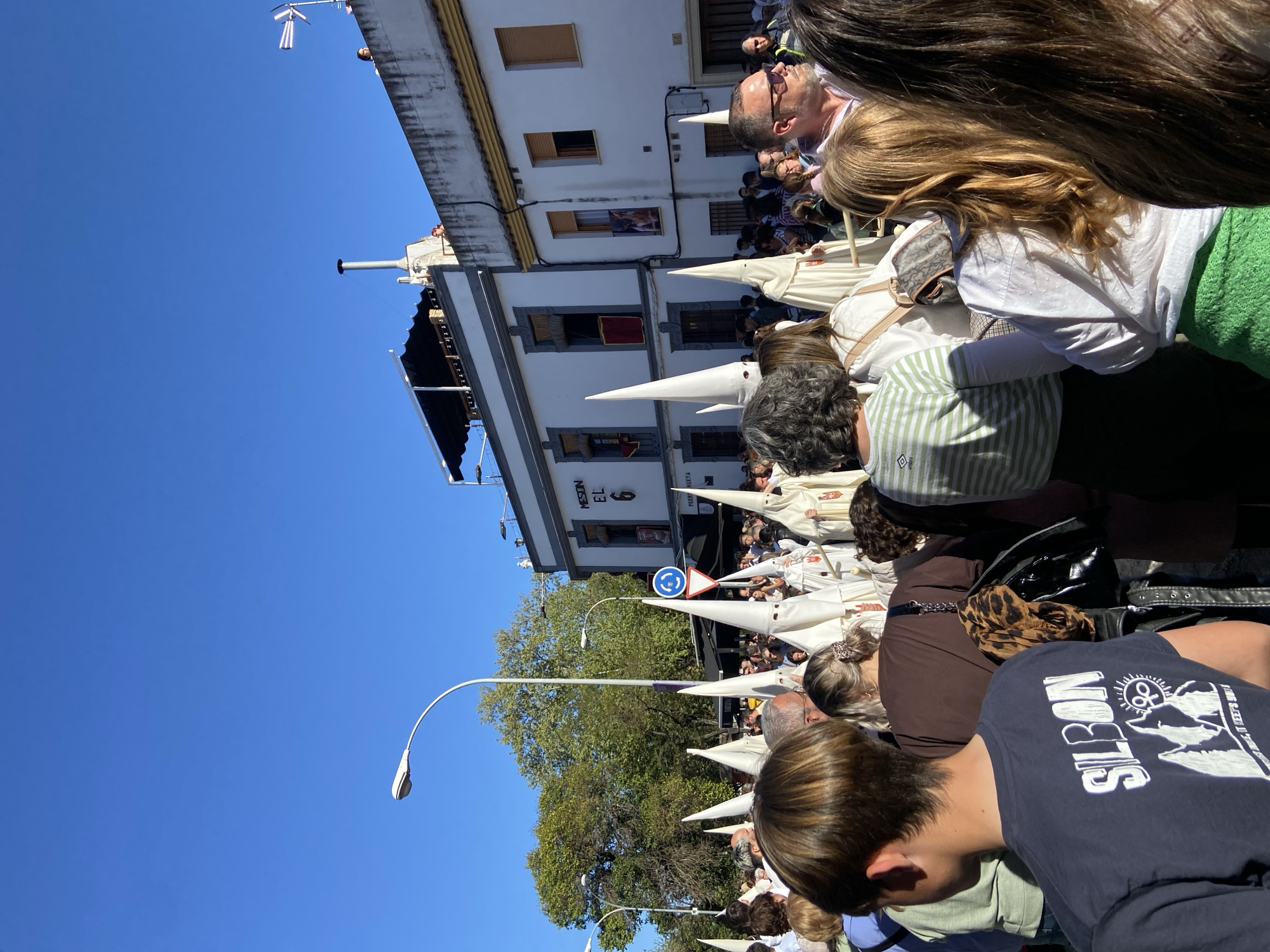 Holy Week religious procession draws crowds in Córdoba, Spain