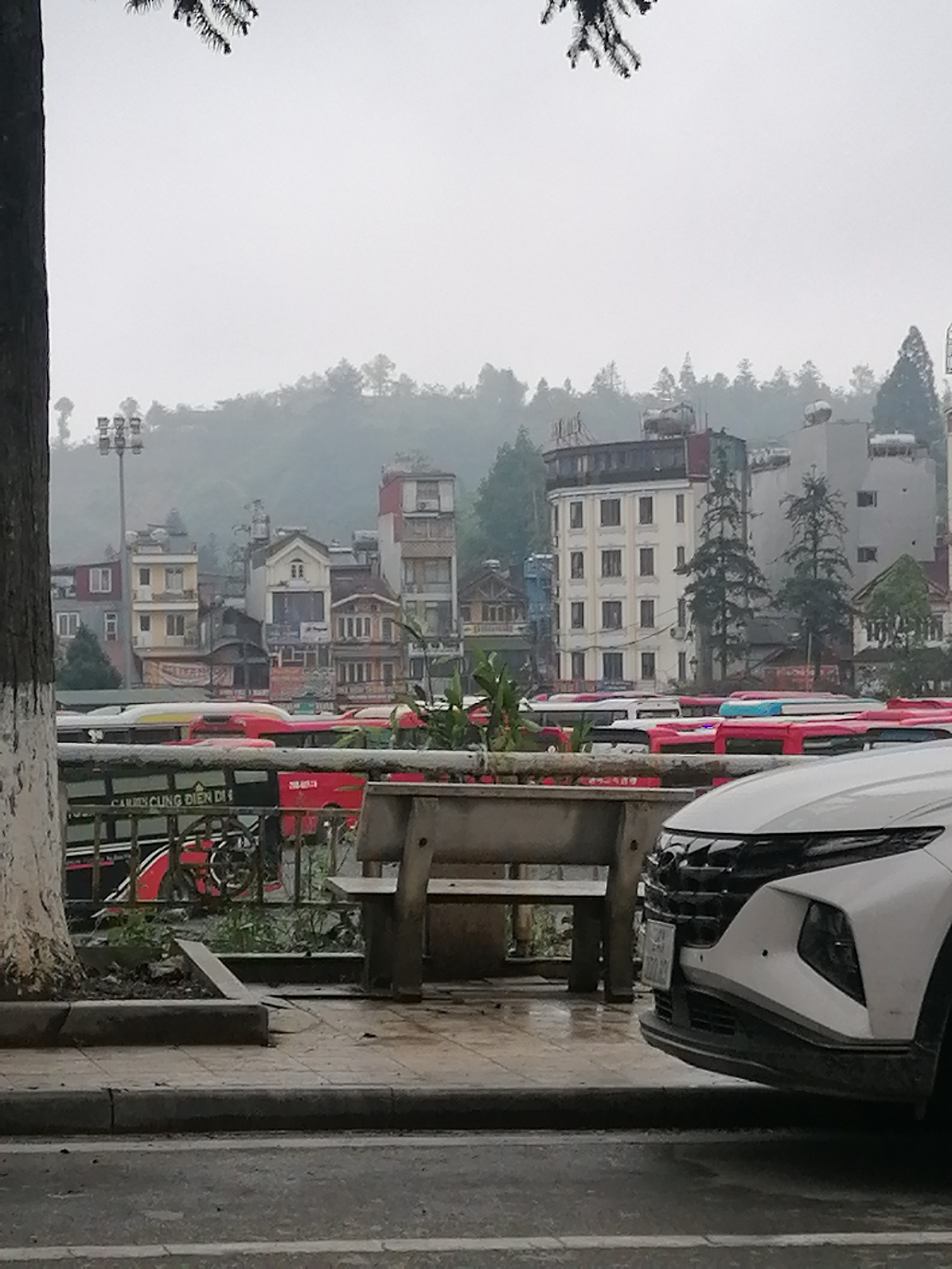 Foggy early morning street scenes captured in Sa Pa Ward