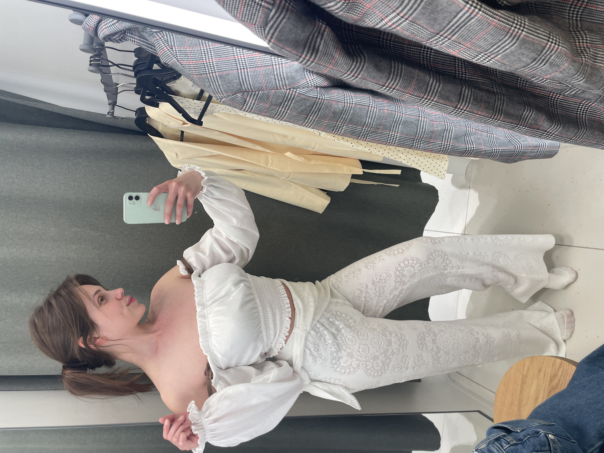 Woman takes fitting room selfies in Budapest stores