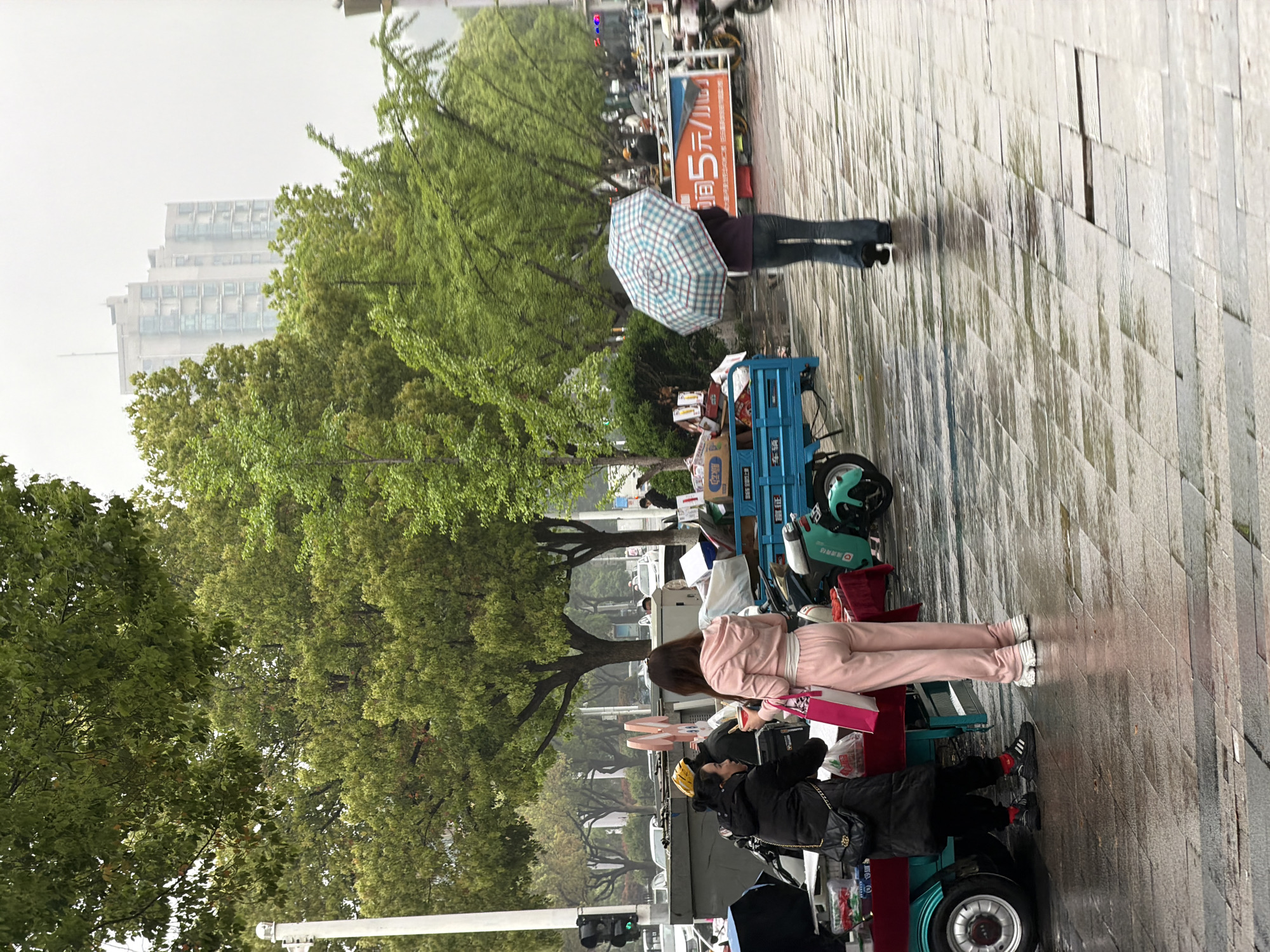 Rainy morning scenes documented in Jiangning District, China