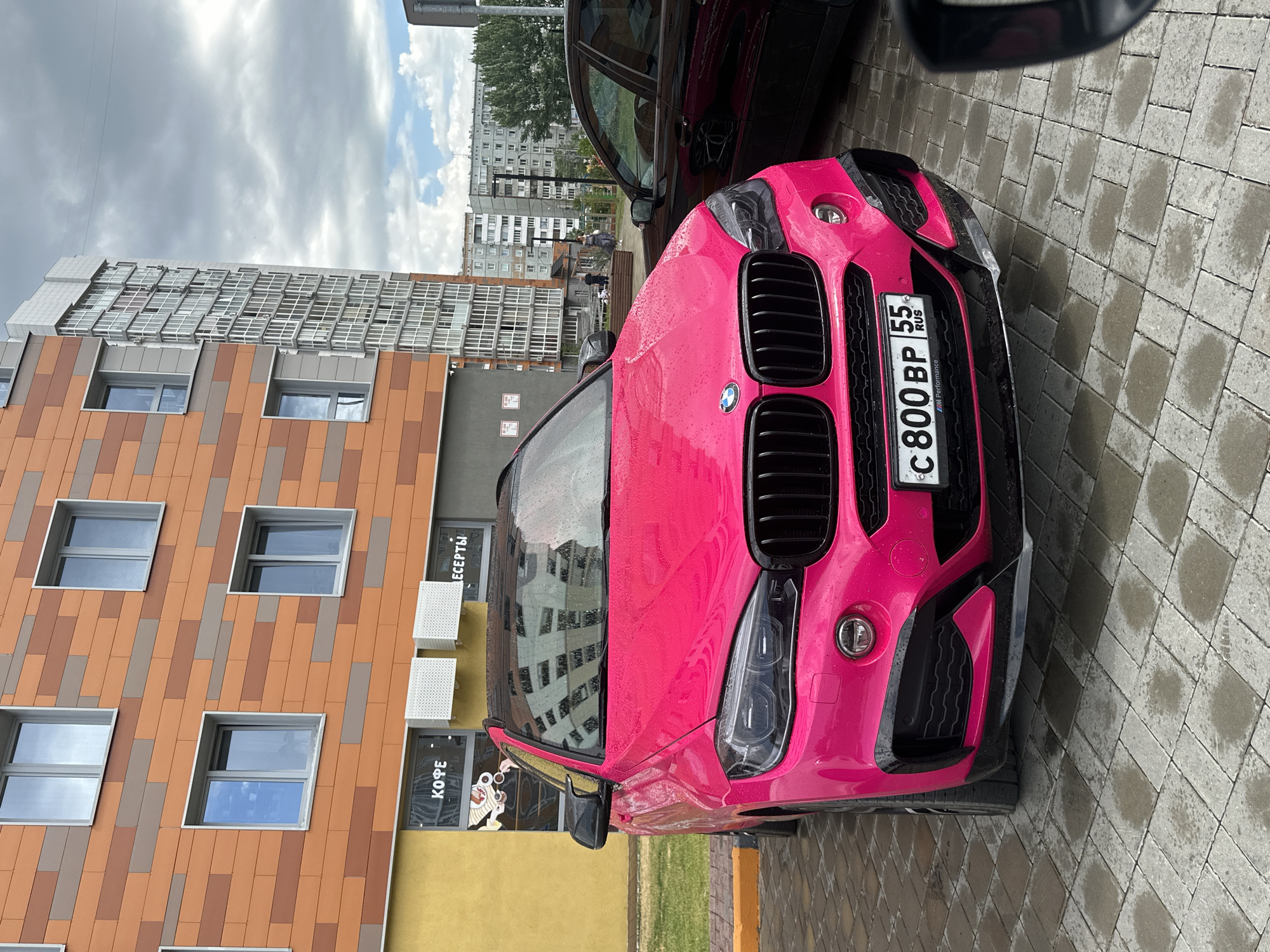 Pink BMW driver documents morning scenes around Omsk, Russia