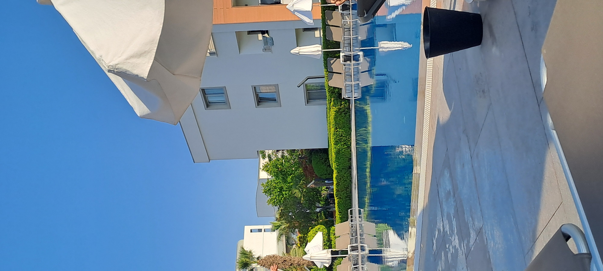 Resort guest captured at poolside in Kuşadası, Turkey