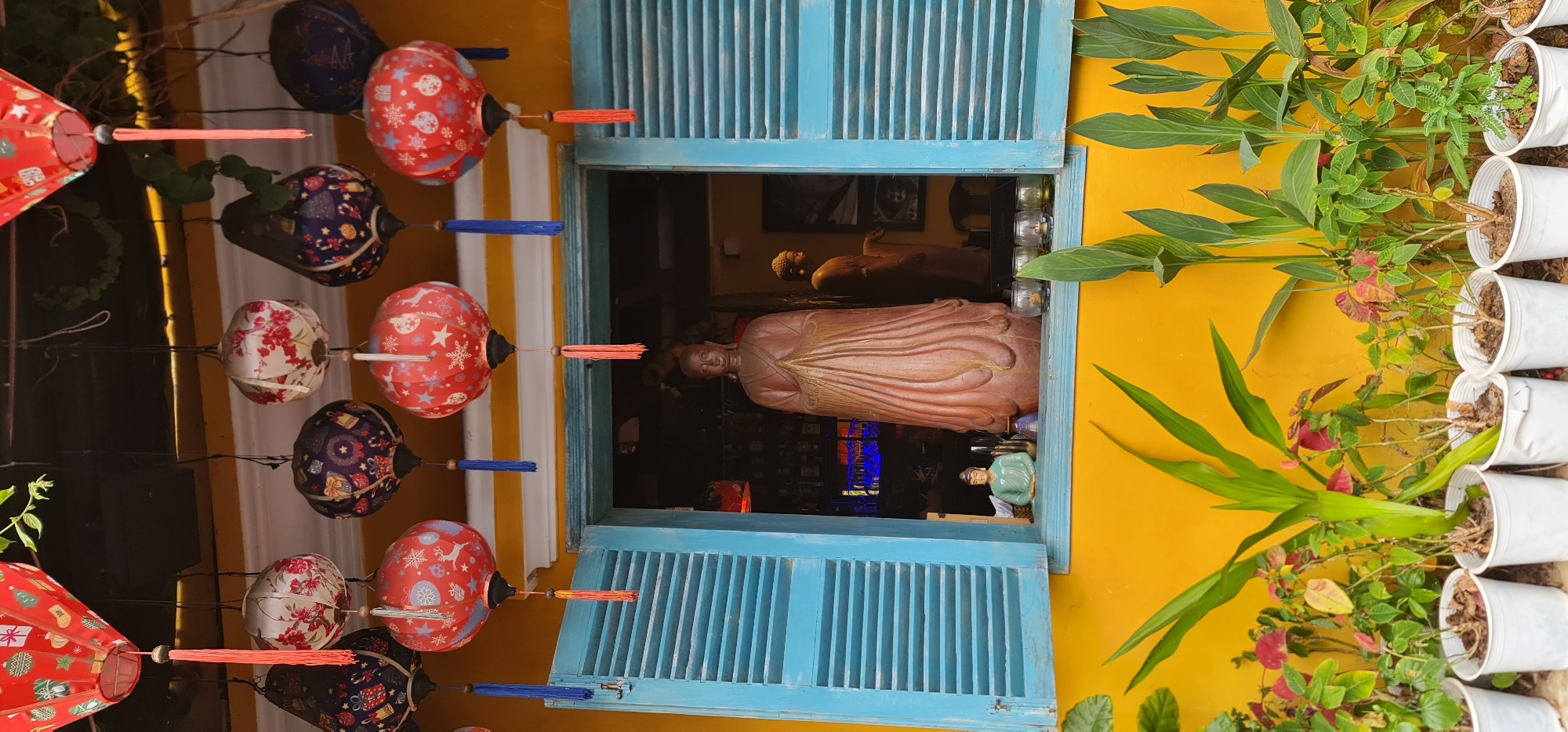 Daily life moments captured across Hội An Ward, Vietnam