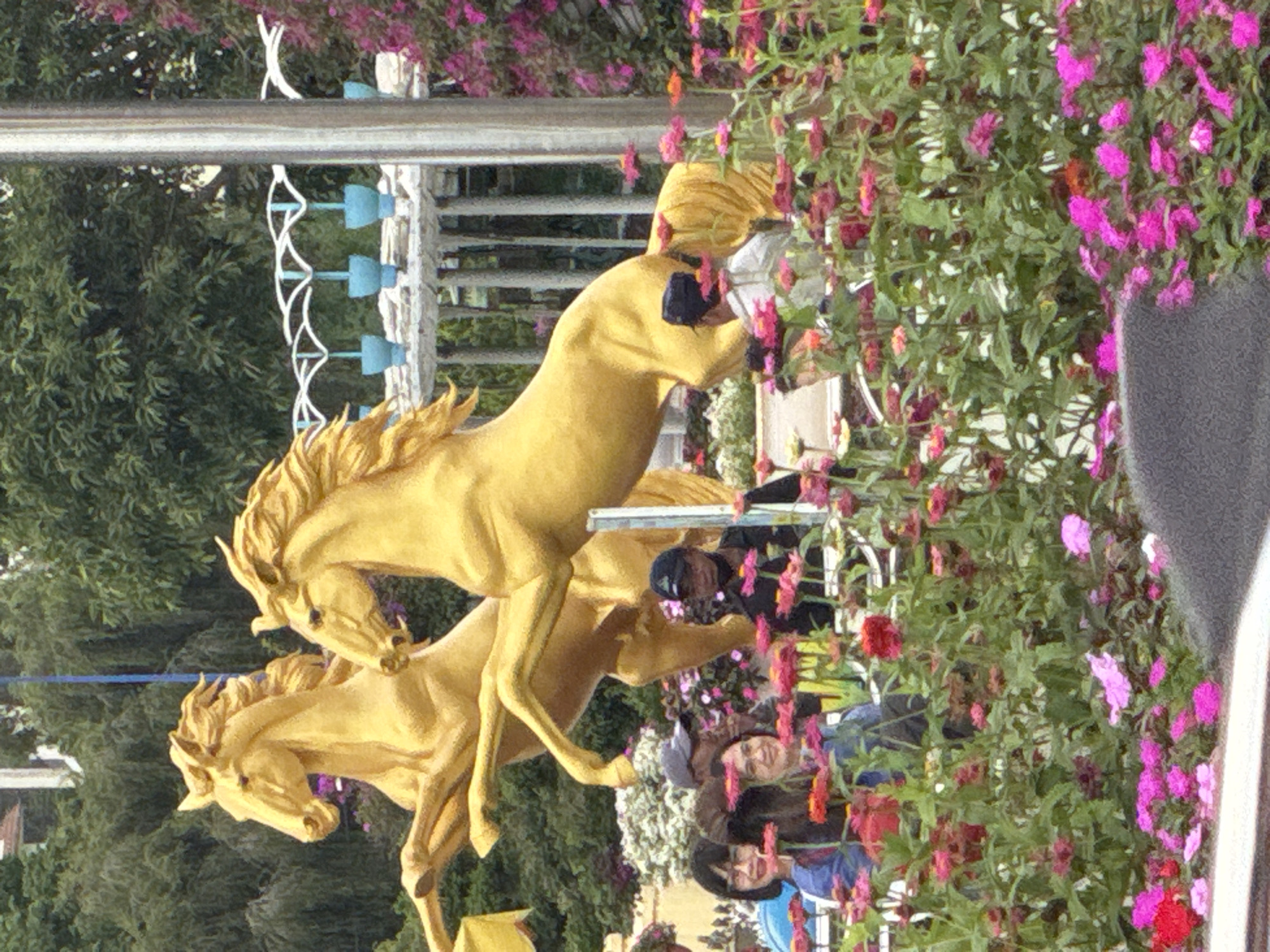 Đà Lạt's lakeside promenade decked out with sculptures and blooms