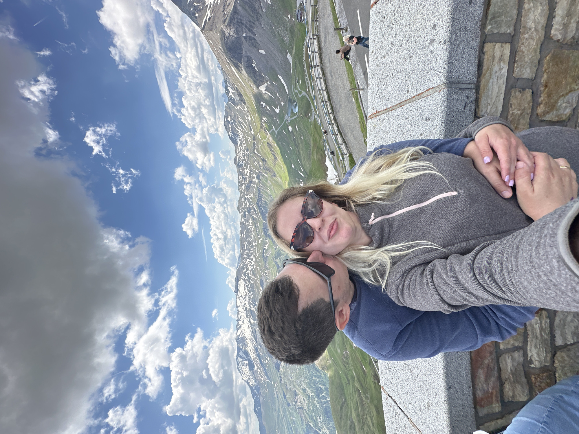 Summer stop at a busy Großglockner alpine viewpoint