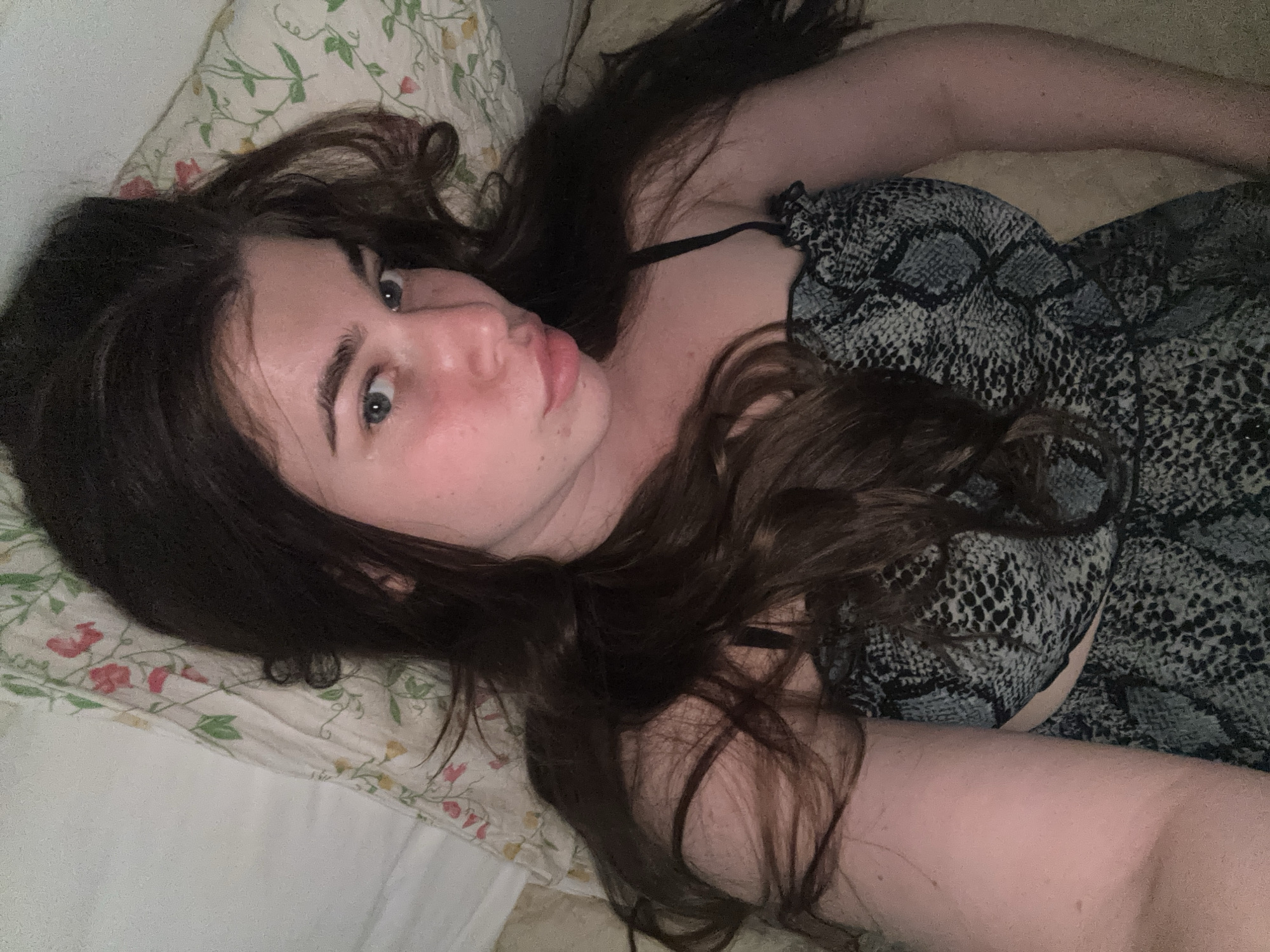 Selfie session on floral bedding in Мещёры, Russia
