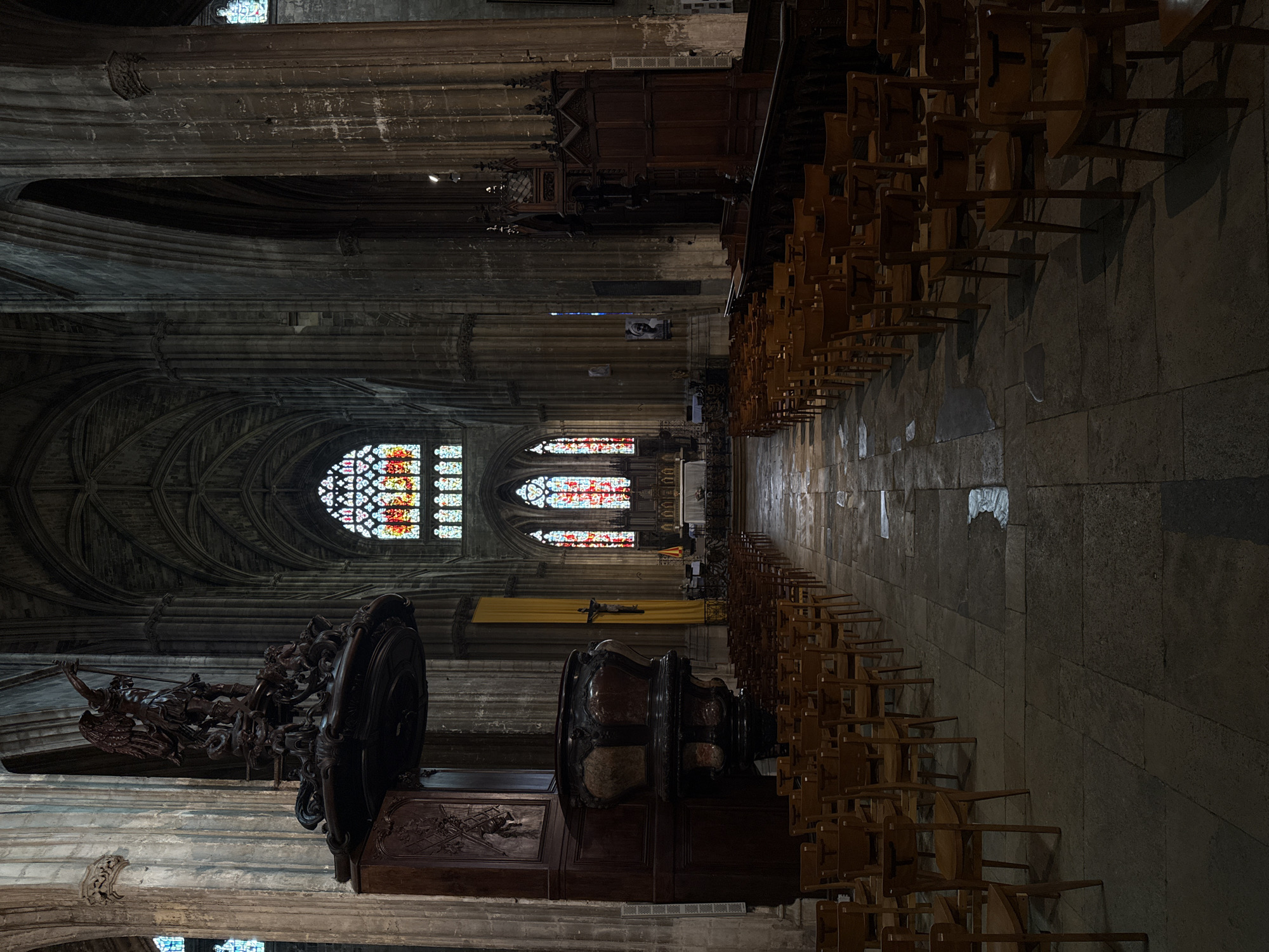 Tourist documents 19-minute walking tour through historic Bordeaux landmarks