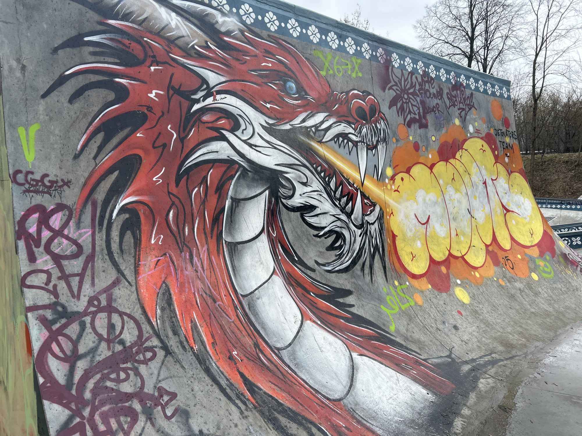 Empty skatepark with dragon mural observed in Podolsk