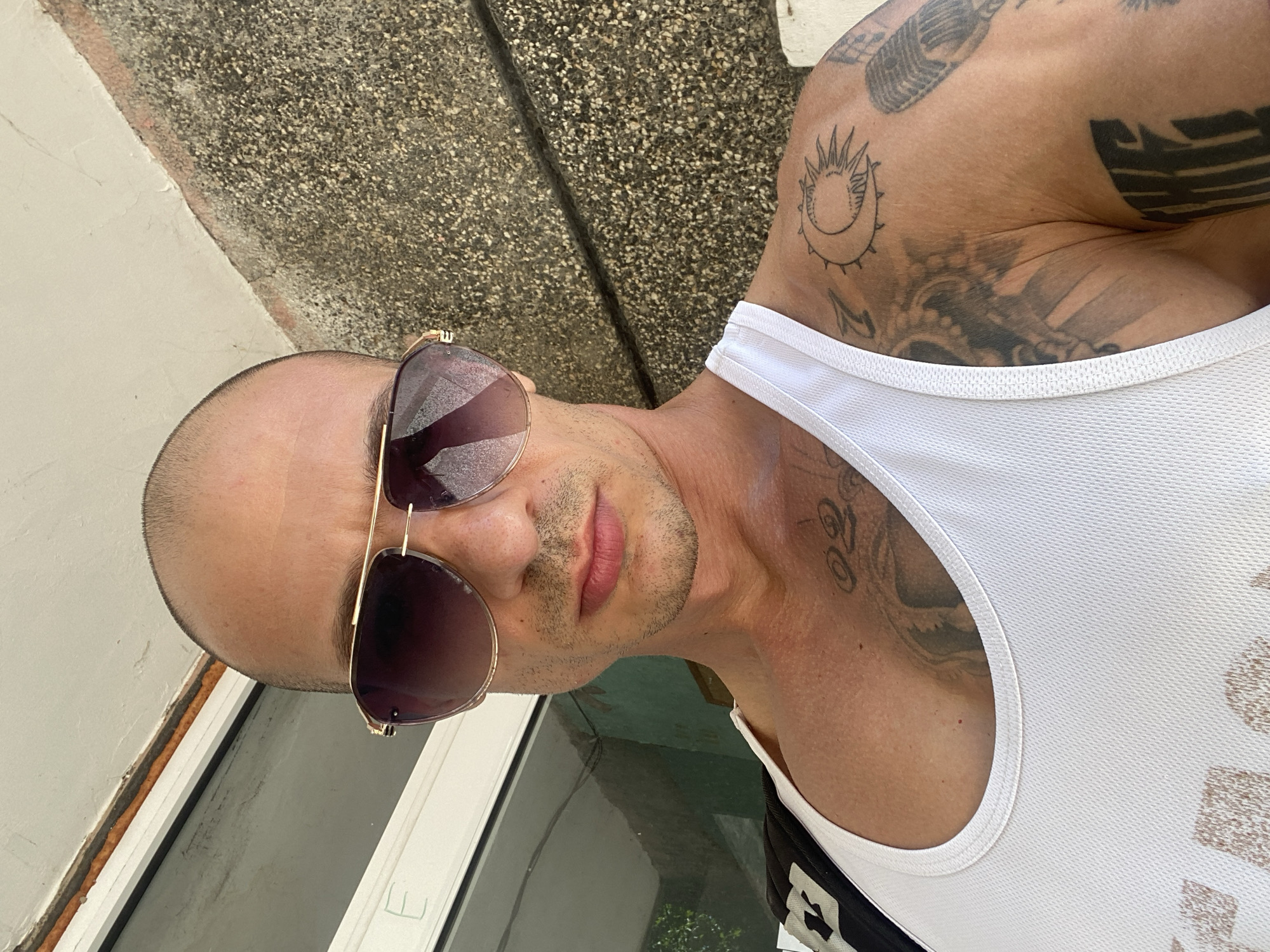 Tattooed figure moves from wall to car in Pleven