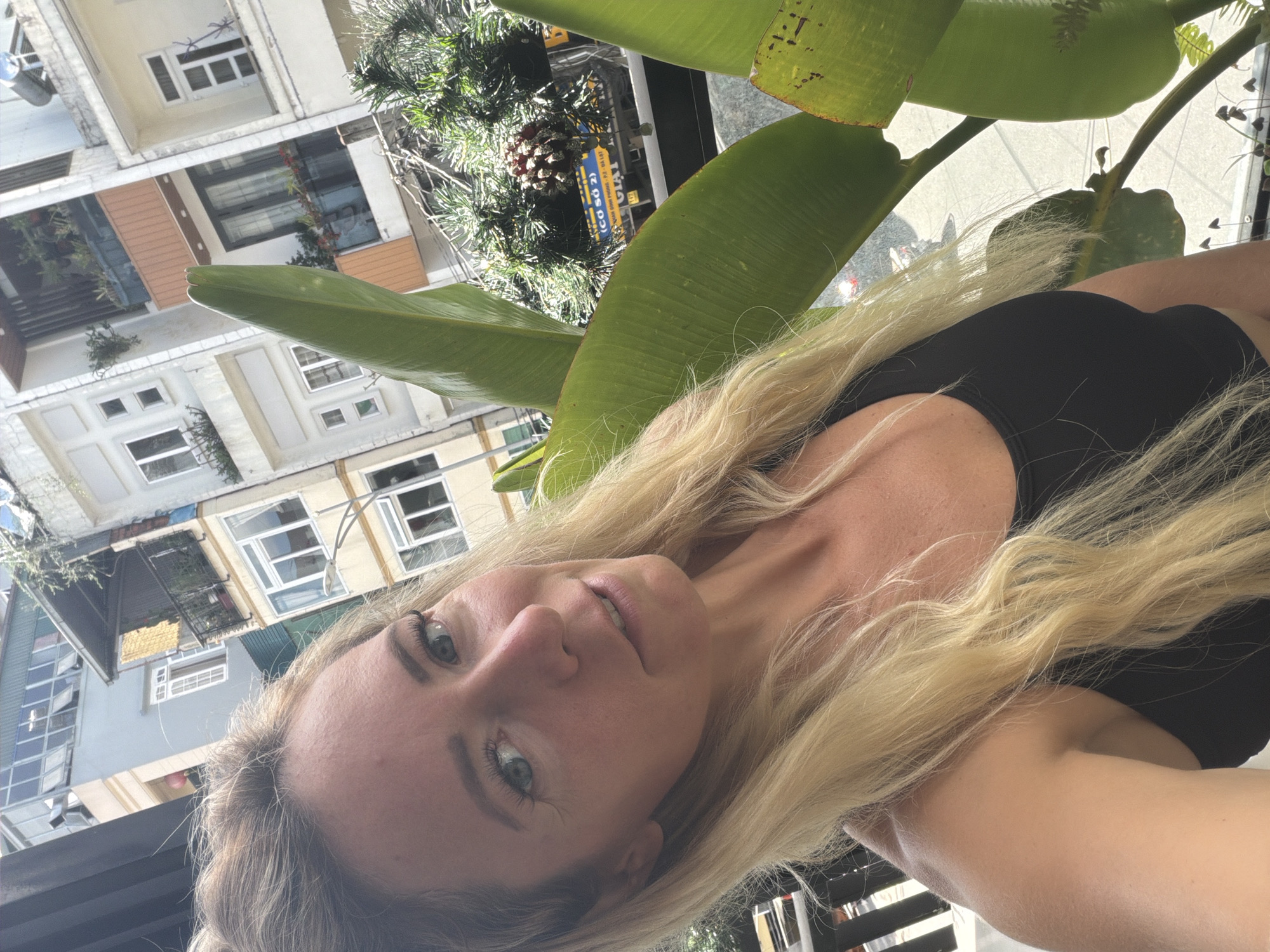 Casual selfie session across Da Lat cafés and streets