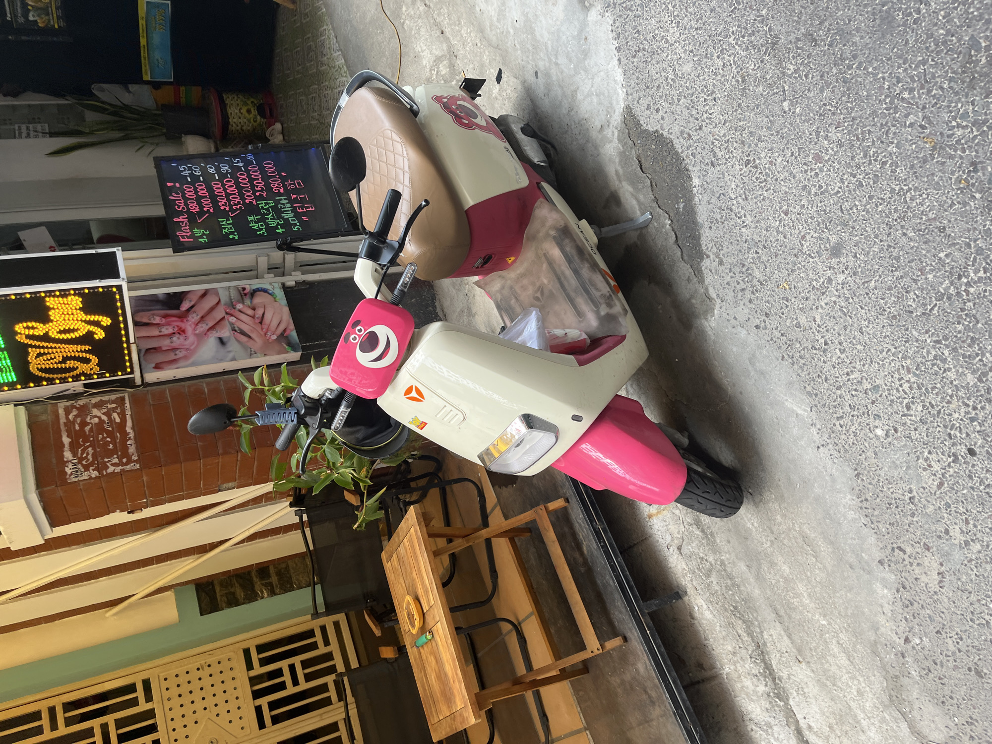 Morning scenes from daily life documented across Nha Trang Ward