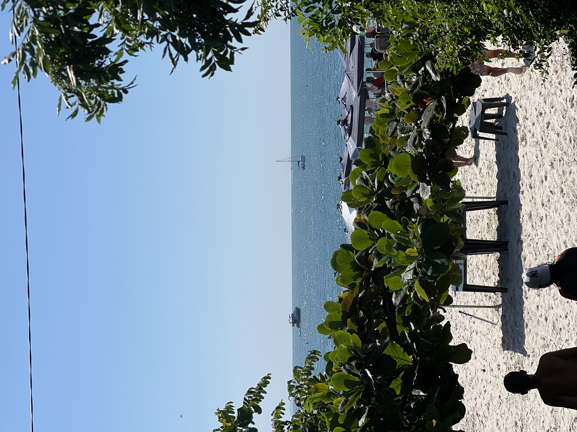 Beach card game observed in Florianópolis, Brazil