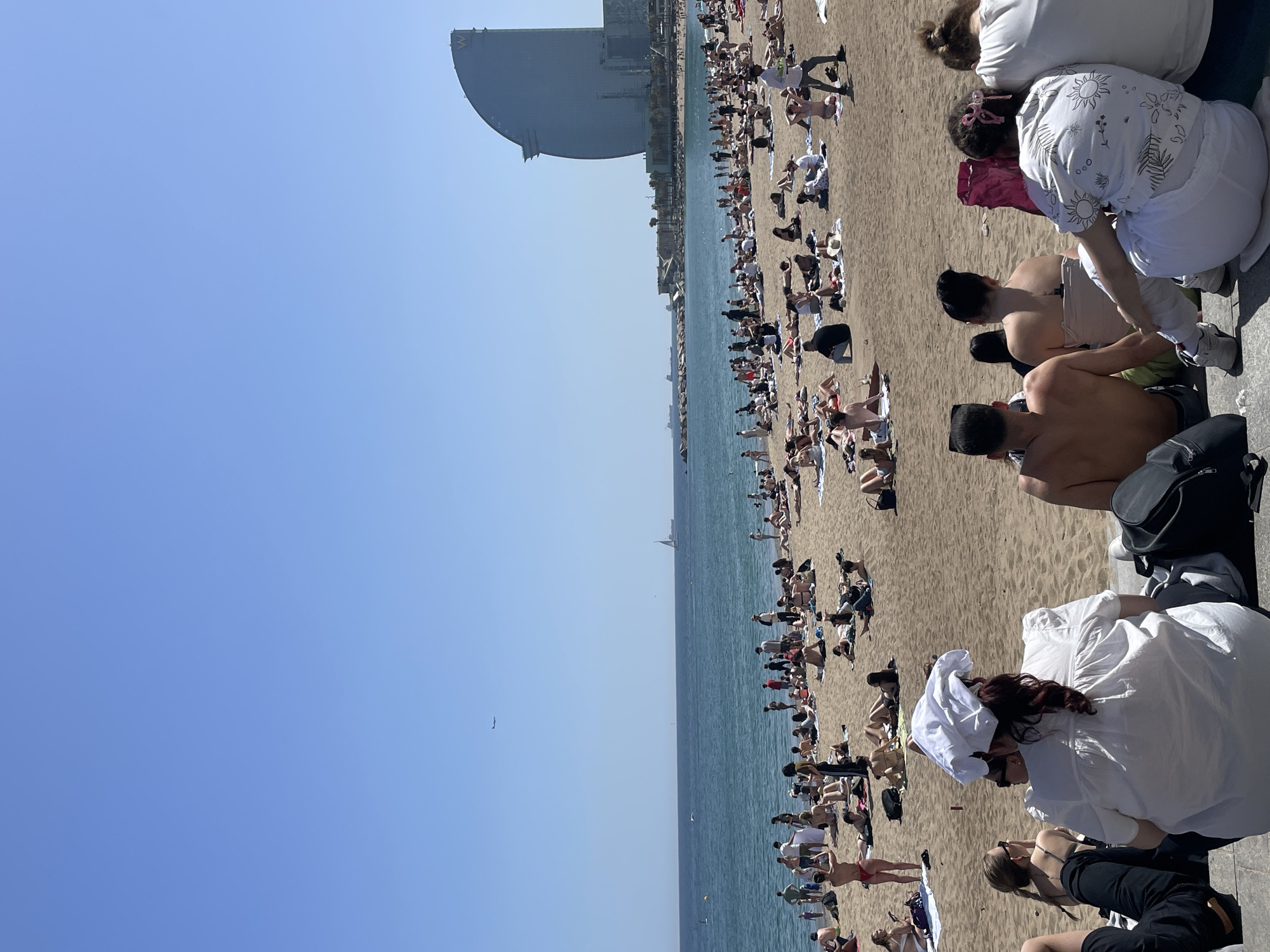 Sunny midday leisure scenes documented across Barcelona's waterfront areas