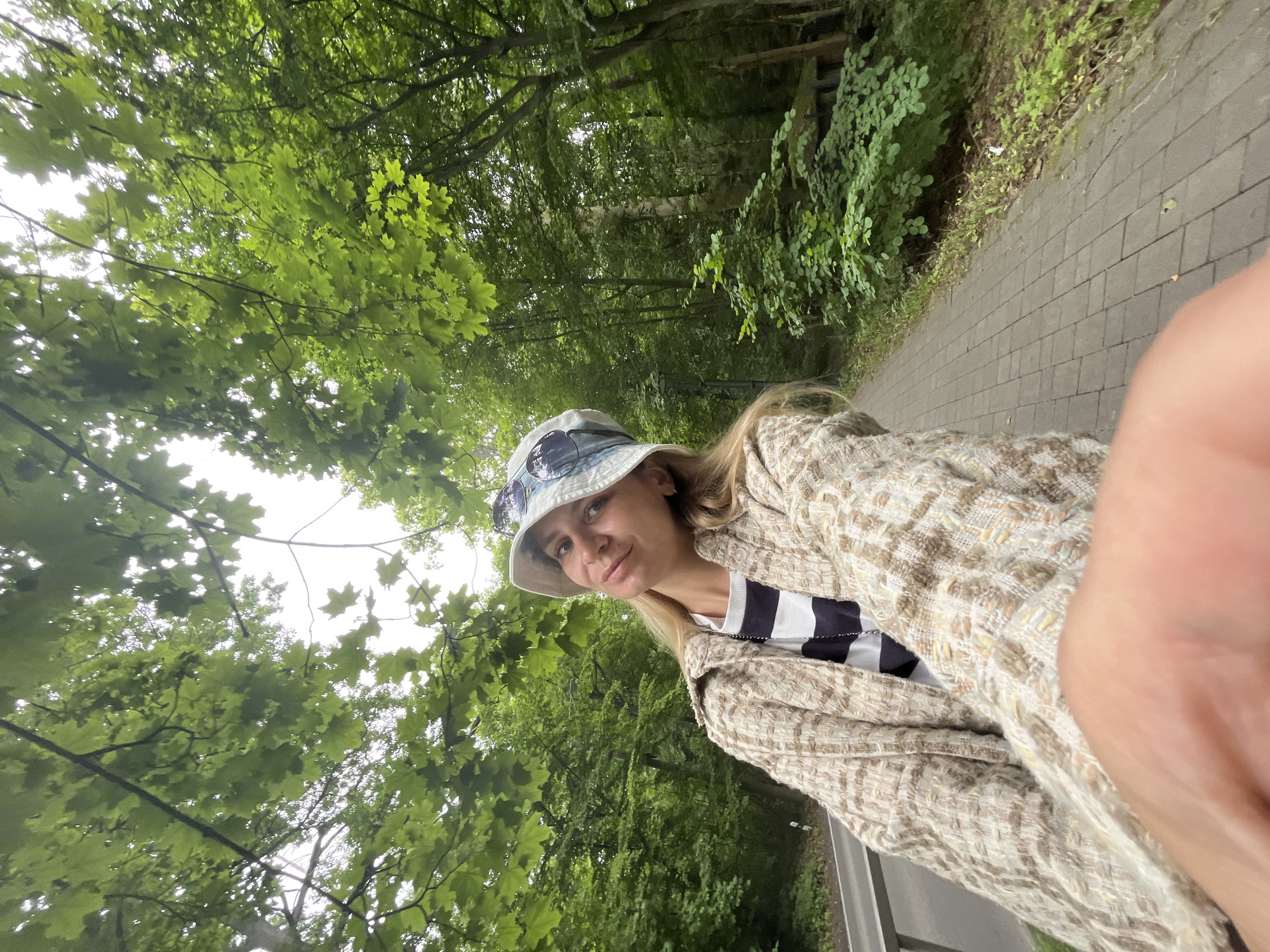 Strolling Svetlogorsk: forest paths and a gorilla sculpture