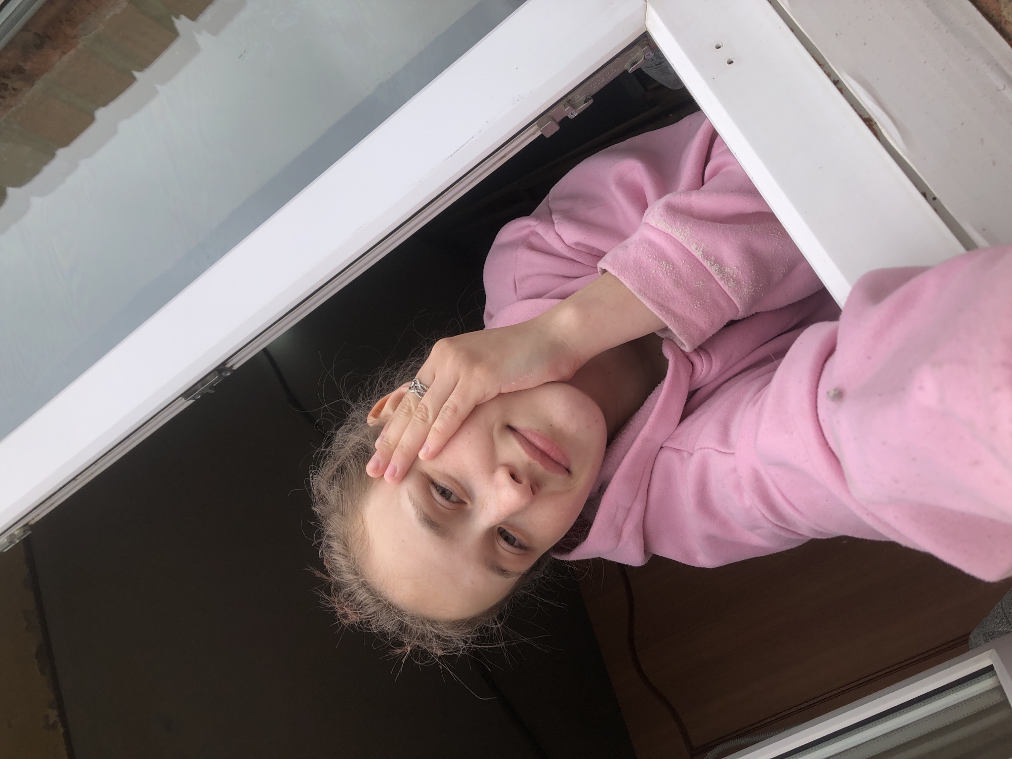 Window installation observed in Фоки, Russia with indoor witness