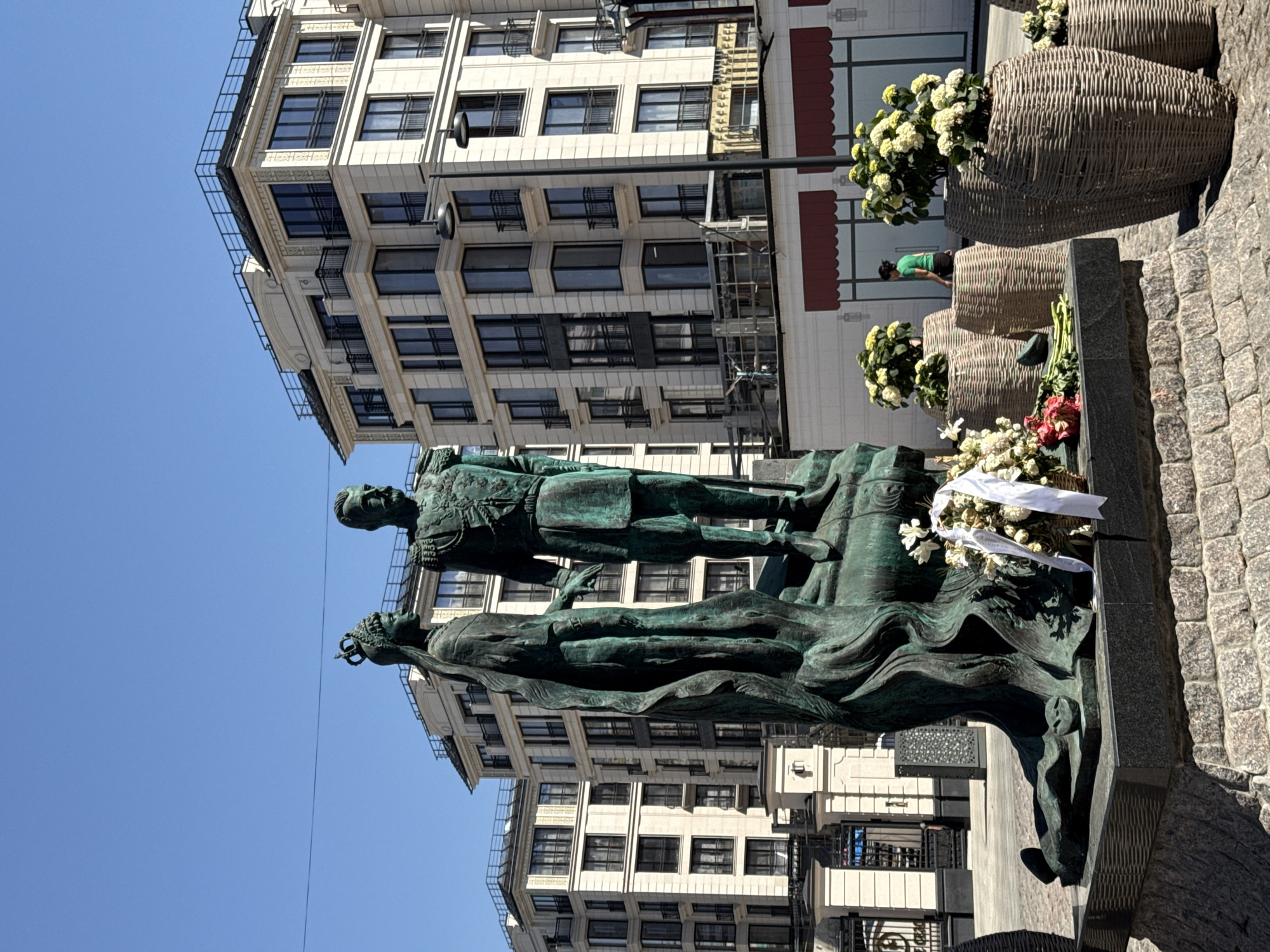 Moscow landmarks documented: church, bell tower, military monument