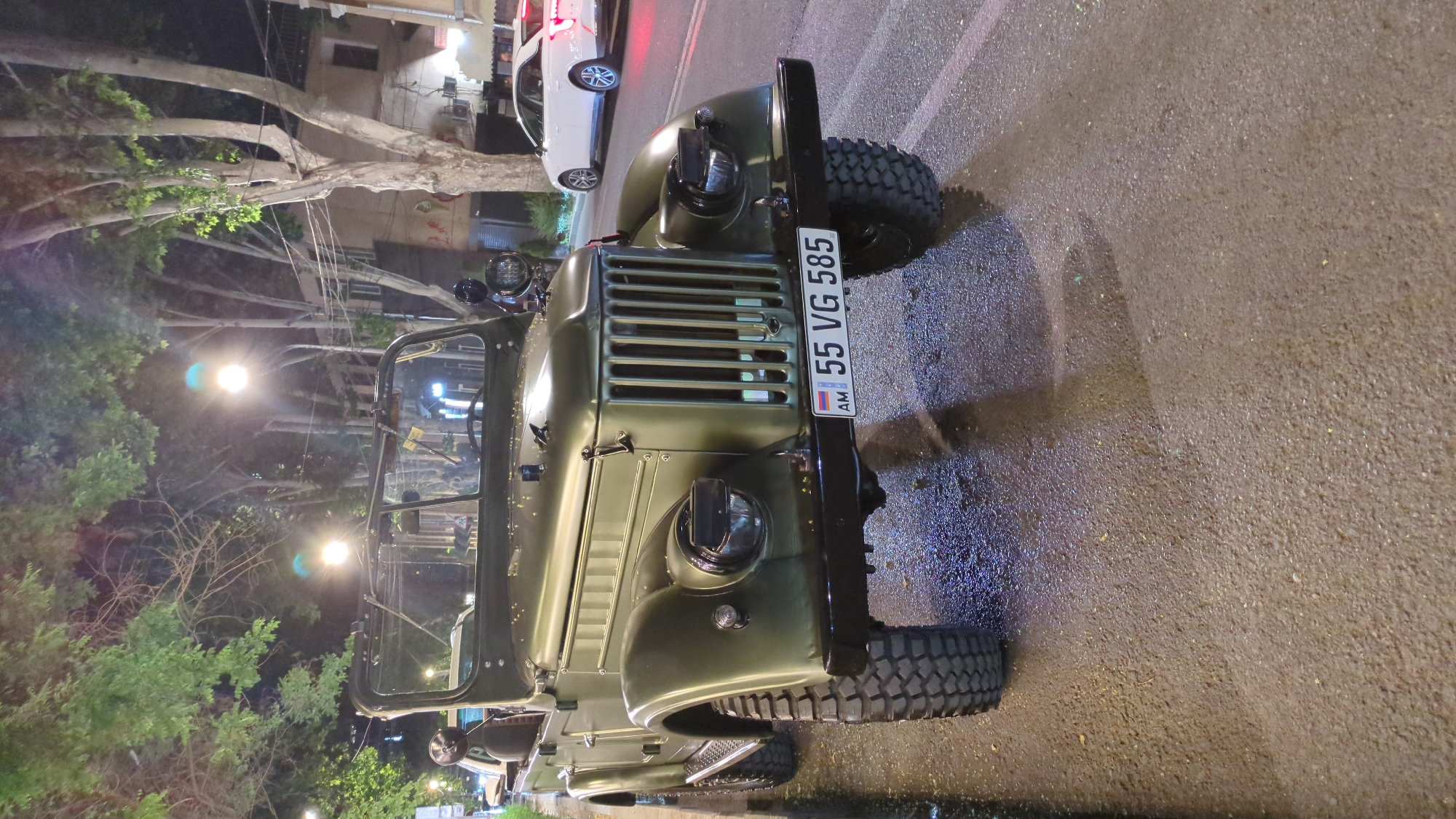 Vintage Soviet vehicle, modern SUV spotted on Yerevan streets