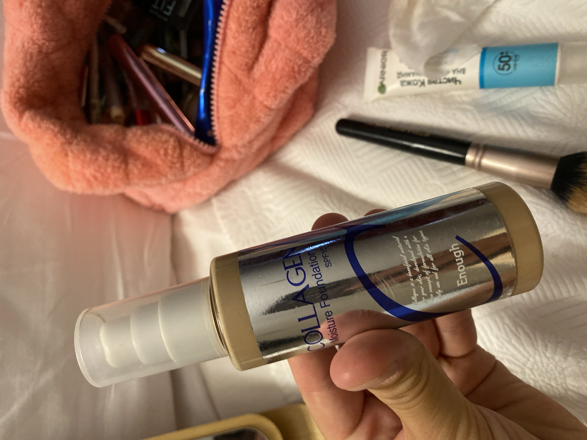 Hotel morning routine: makeup, mirror selfies, and breakfast buffet